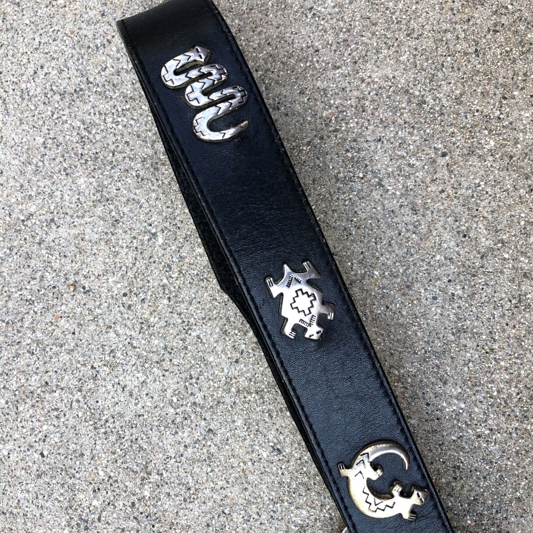 Vintage VINTAGE Silver Creek Belt Women's Black Leather Animals Southwestern 33" Size ONE SIZE - 4 Thumbnail