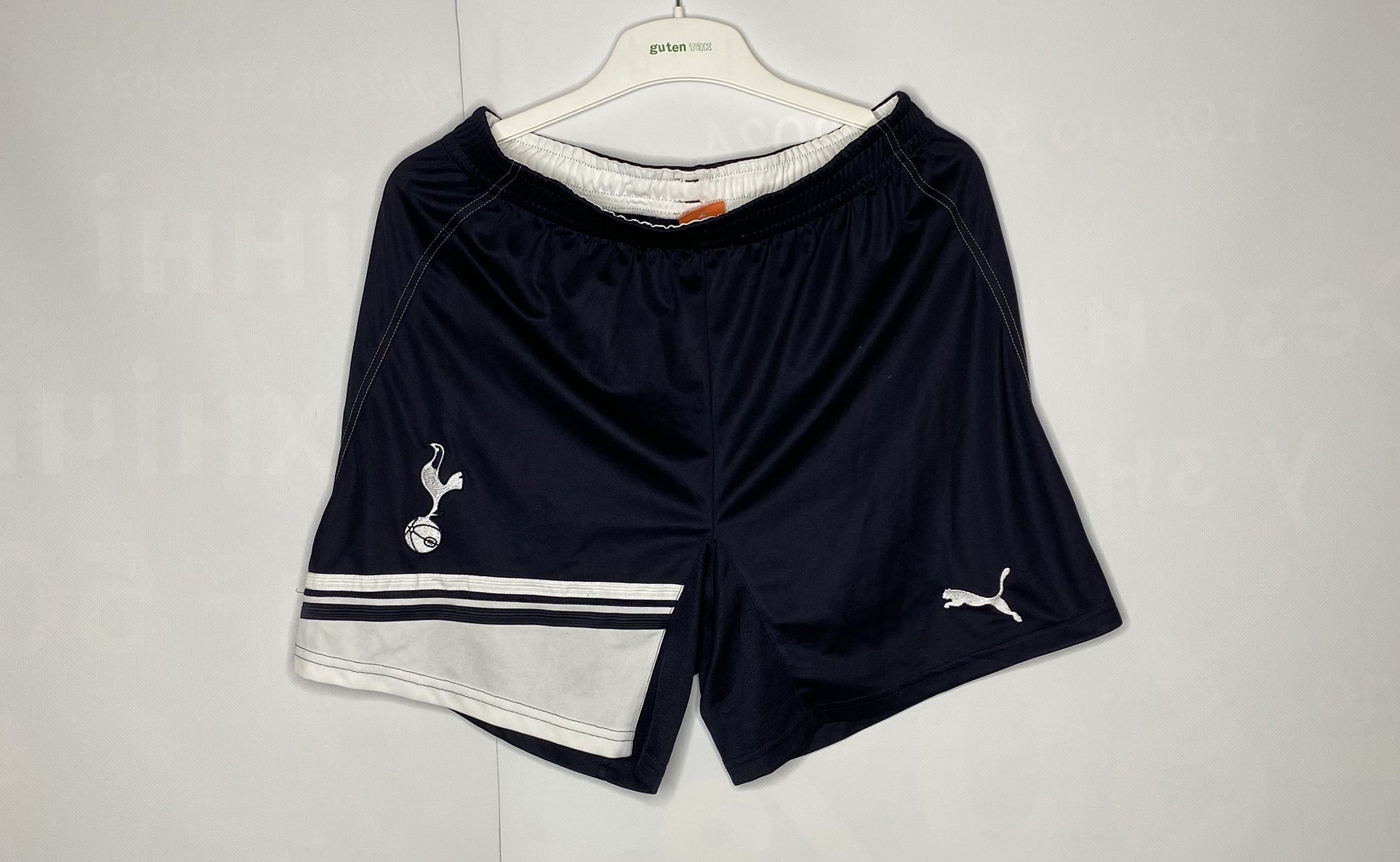 Puma TOTTENHAM HOTSPUR 2010 2011 HOME FOOTBALL SOCCER SHORTS Size US 34 / EU 50 - 1 Thumbnail