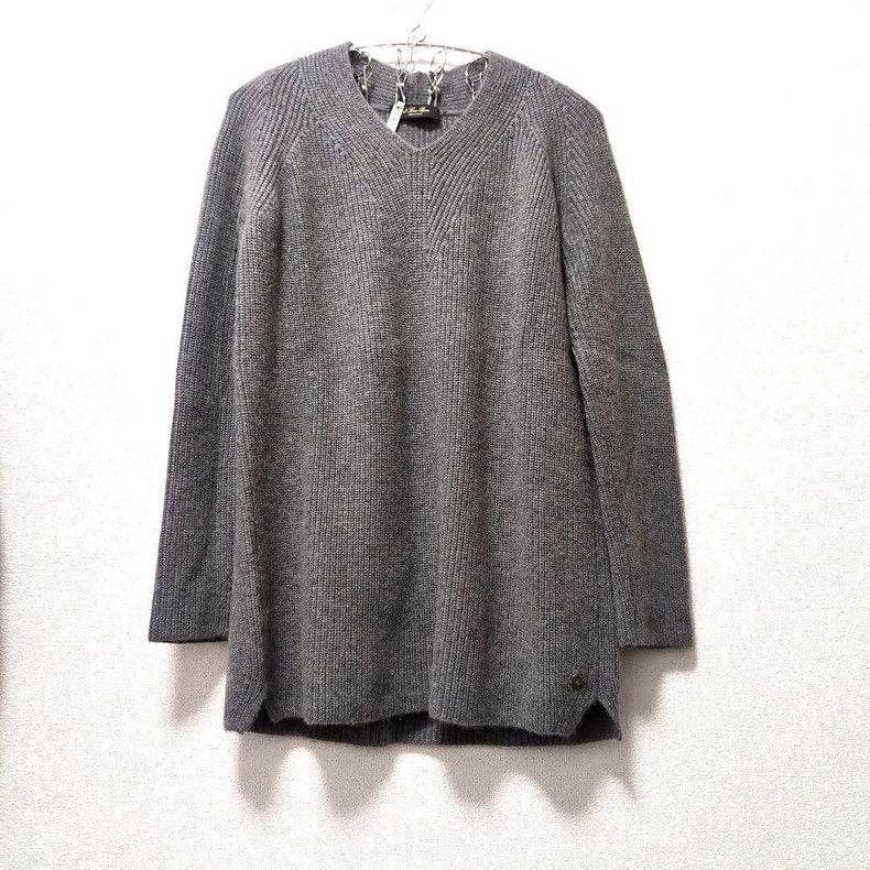 Loro Piana LORO PIANA She's wearing a cashmere cardigan Size M / US 6-8 / IT 42-44 - 6 Thumbnail