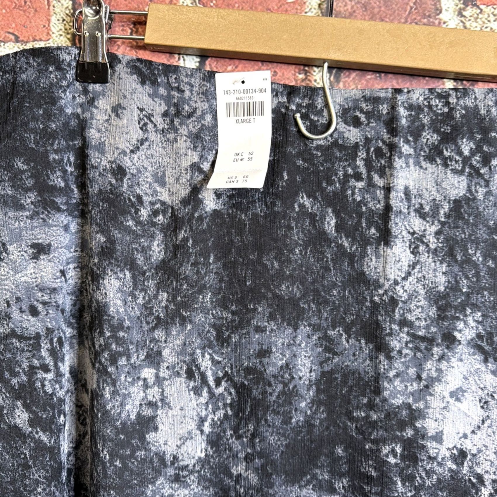 Abercrombie & Fitch Abercrombie & Fitch Skirt Womens XL Tall NWT Black Gray Long Pencil Slit Zip Floral Polyester Spandex Summer Spring Casual Size 40" / US 18 - 2 Thumbnail