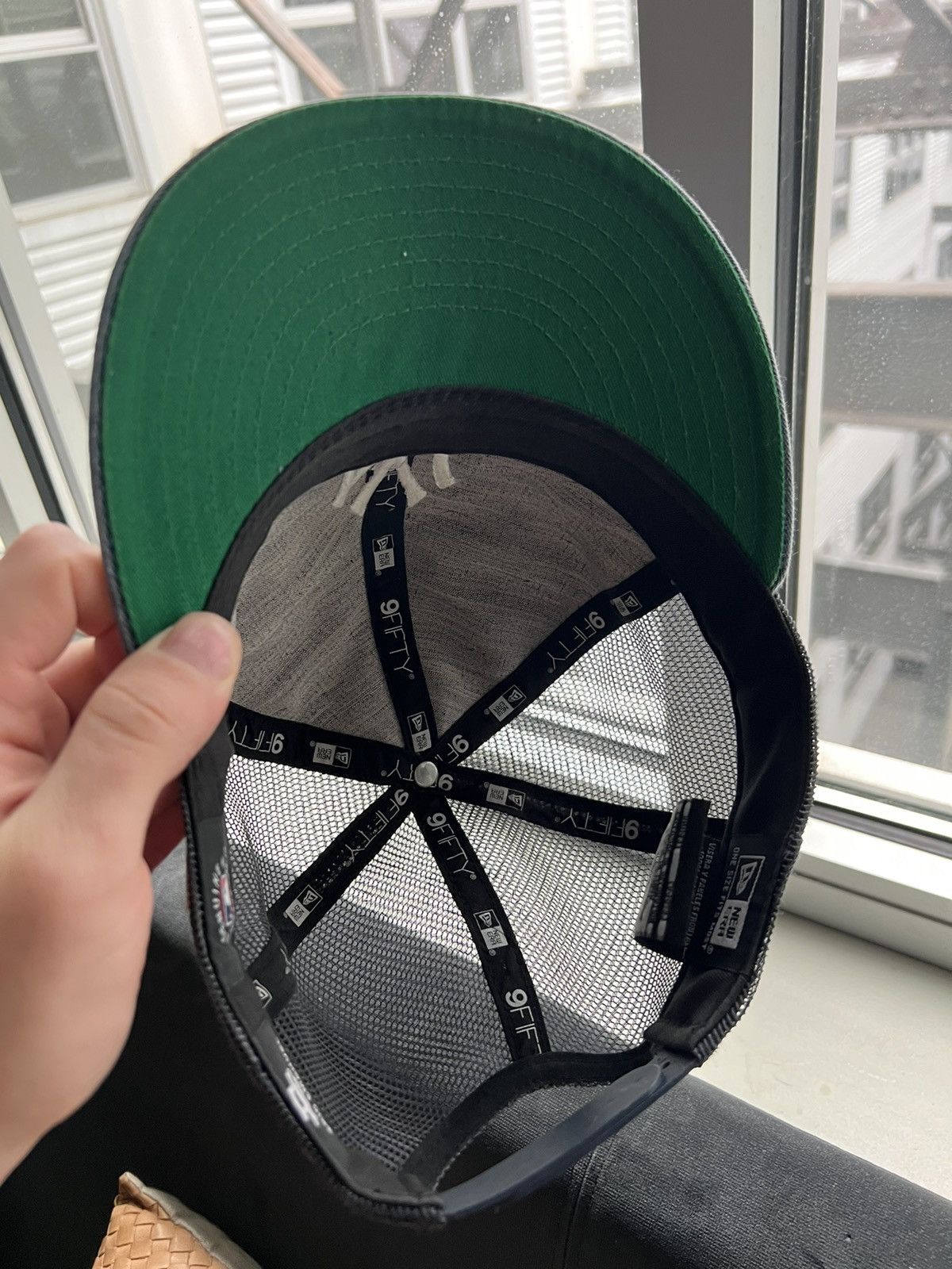 Eric Emanuel × New Era Eric Emanuel New York Yankees Trucker Hat Size ONE SIZE - 4 Thumbnail