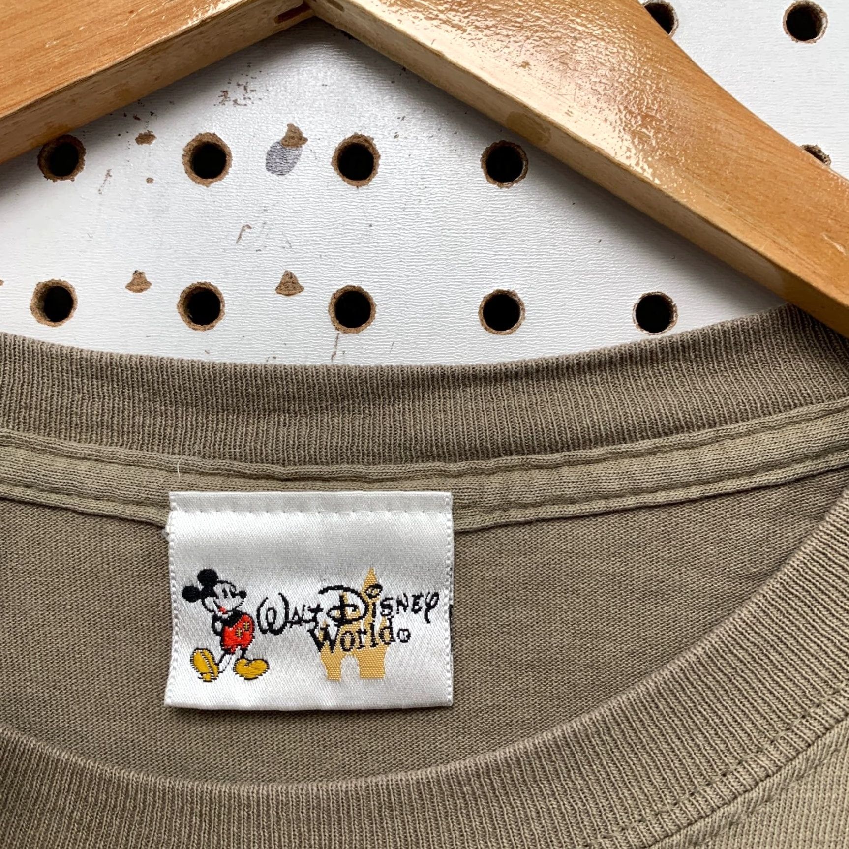 Disney VINTAGE Disney Shirt Mens L Brown Grumpy Dwarves Im Right Your Wrong Humor Adult Large Brown Cartoon Funny 90s Womens Mens Boys Girls Size US L / EU 52-54 / 3 - 4 Thumbnail