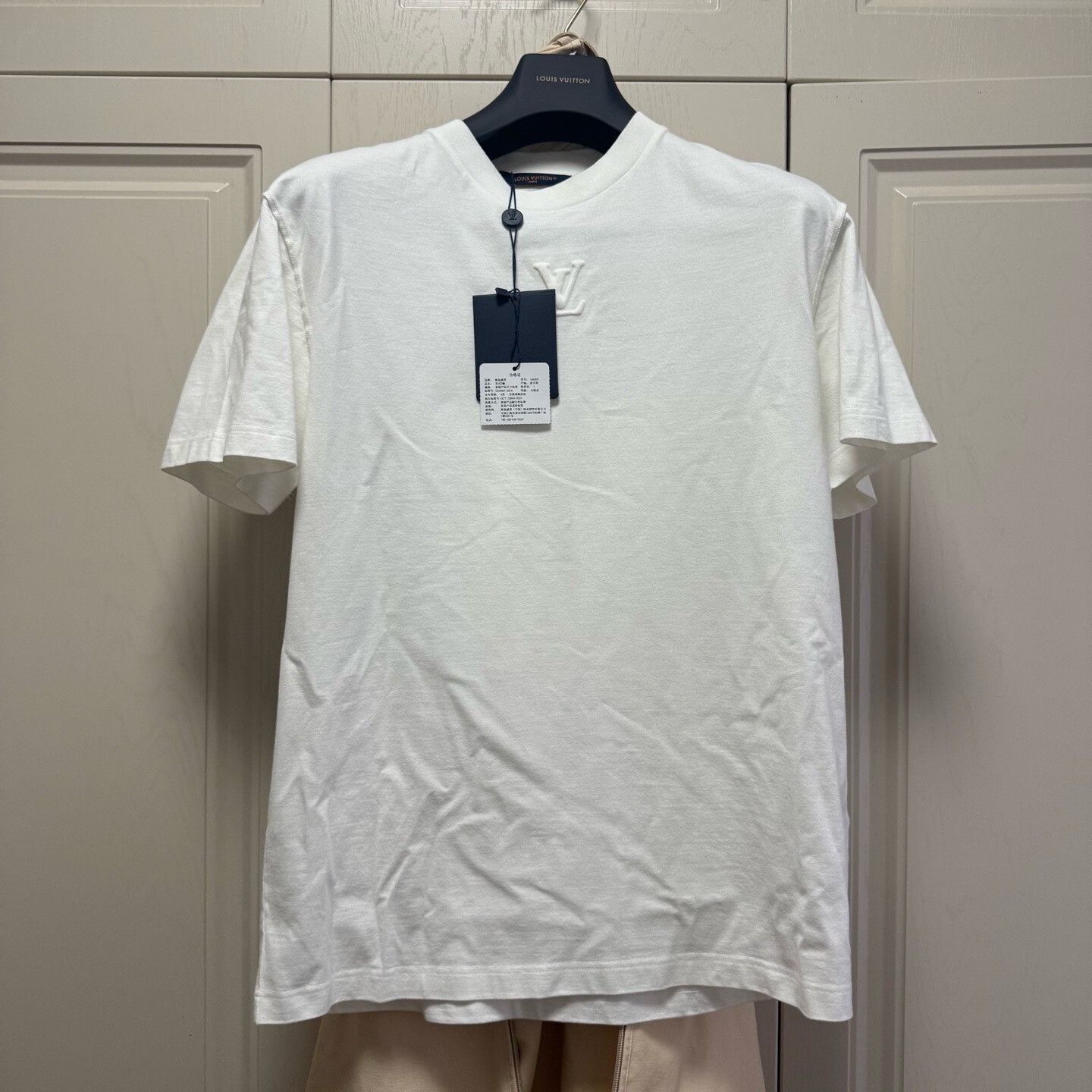 Louis Vuitton Louis Vuitton White Embossed Short-Sleeve M Size US M / EU 48-50 / 2 - 1 Thumbnail