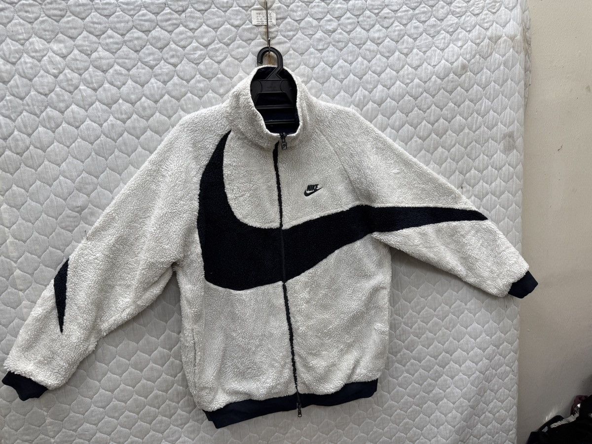 Nike 🔥🔥🔥ARCHIVE NIKE SWOOSH REVERSIBLE JACKET Size US L / EU 52-54 / 3 - 9 Thumbnail