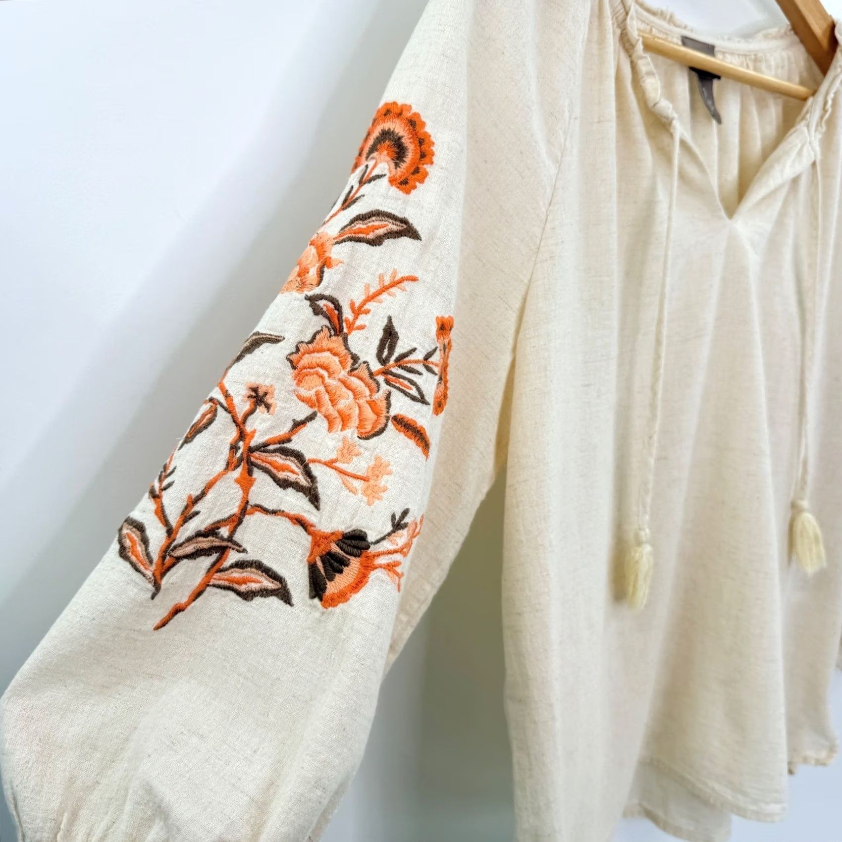 Vintage Chicos Beig*e?* Embroidered Floral Tassels V-Neck Boho Tunic Top Size 1 Women Shirt Size XS / US 0-2 / IT 36-38 - 6 Thumbnail