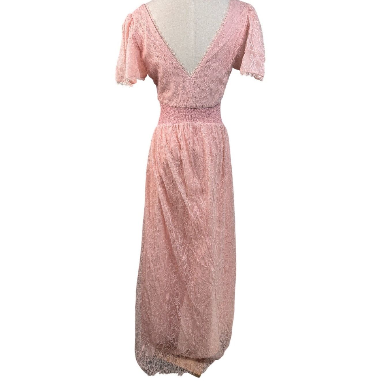 Alice + Olivia Alice + Olivia Charlsie Smocked Lace Maxi Dress Pink size 4 Size S / US 4 / IT 40 - 9 Thumbnail