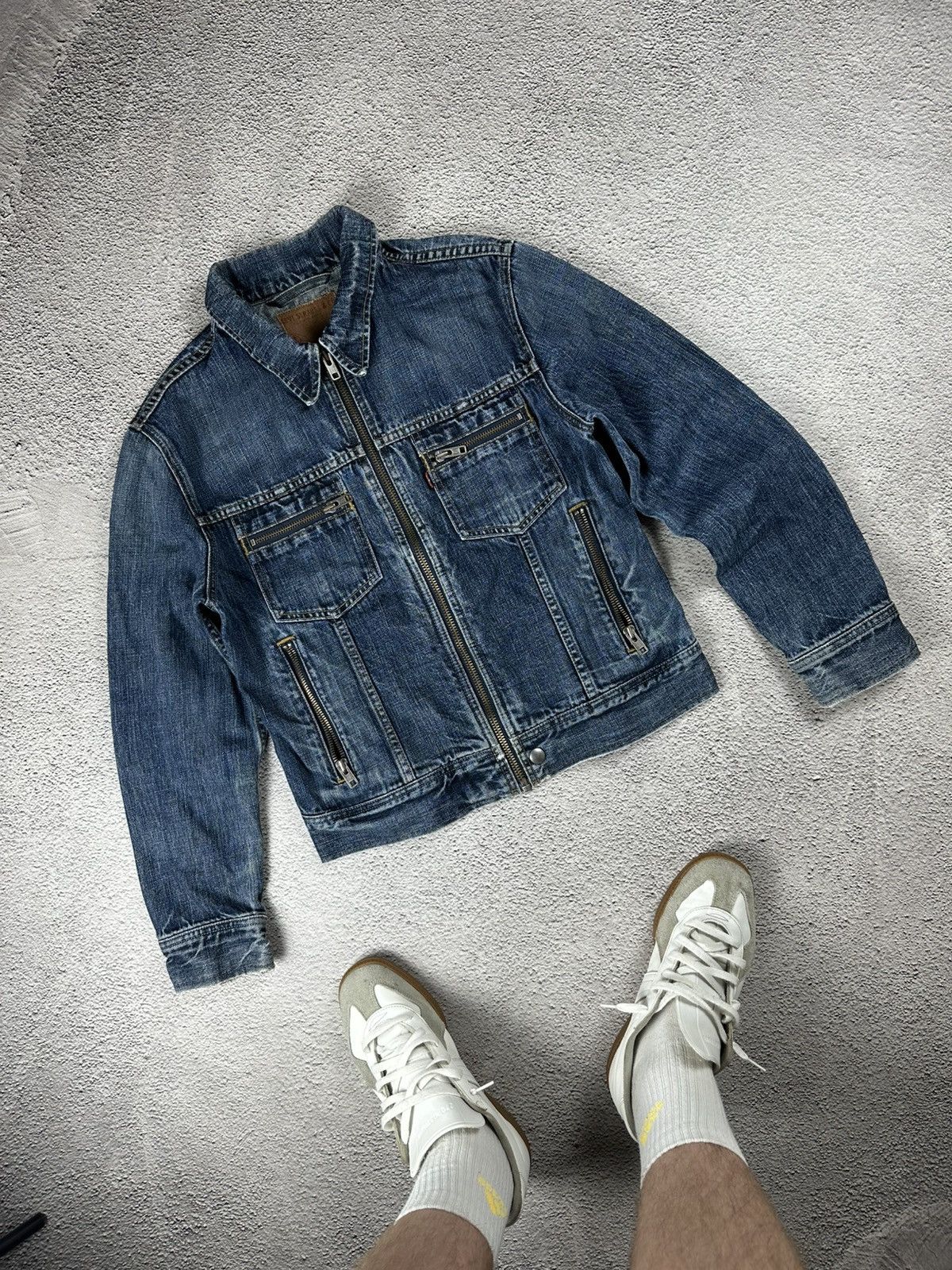 Levi's Vintage Clothing Vintage Levi’s Woman’s Denim Jean 90s Jacket Faded Style Size M / US 6-8 / IT 42-44 - 3 Thumbnail