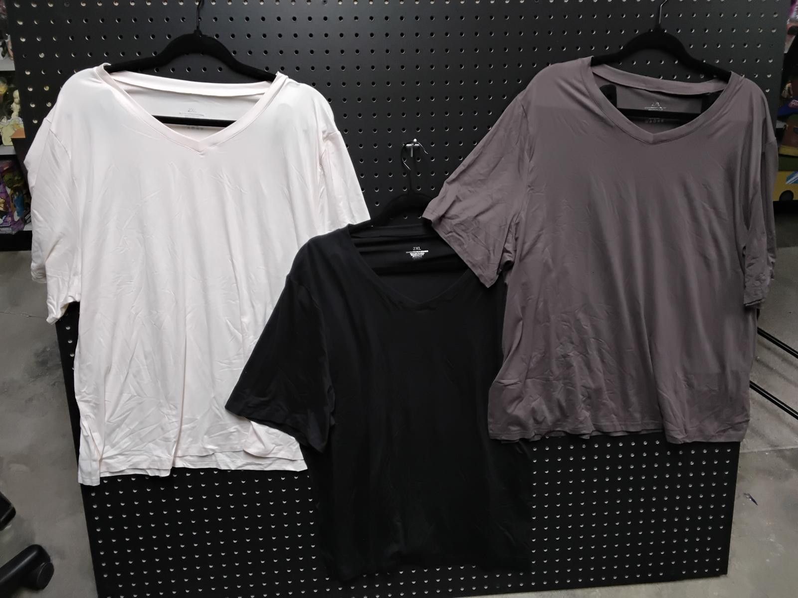 Other 3-Pack Men's V-Neck Tees XL - Act Fast! [COPY] Size US XXL / EU 58 / 5 - 1 Thumbnail