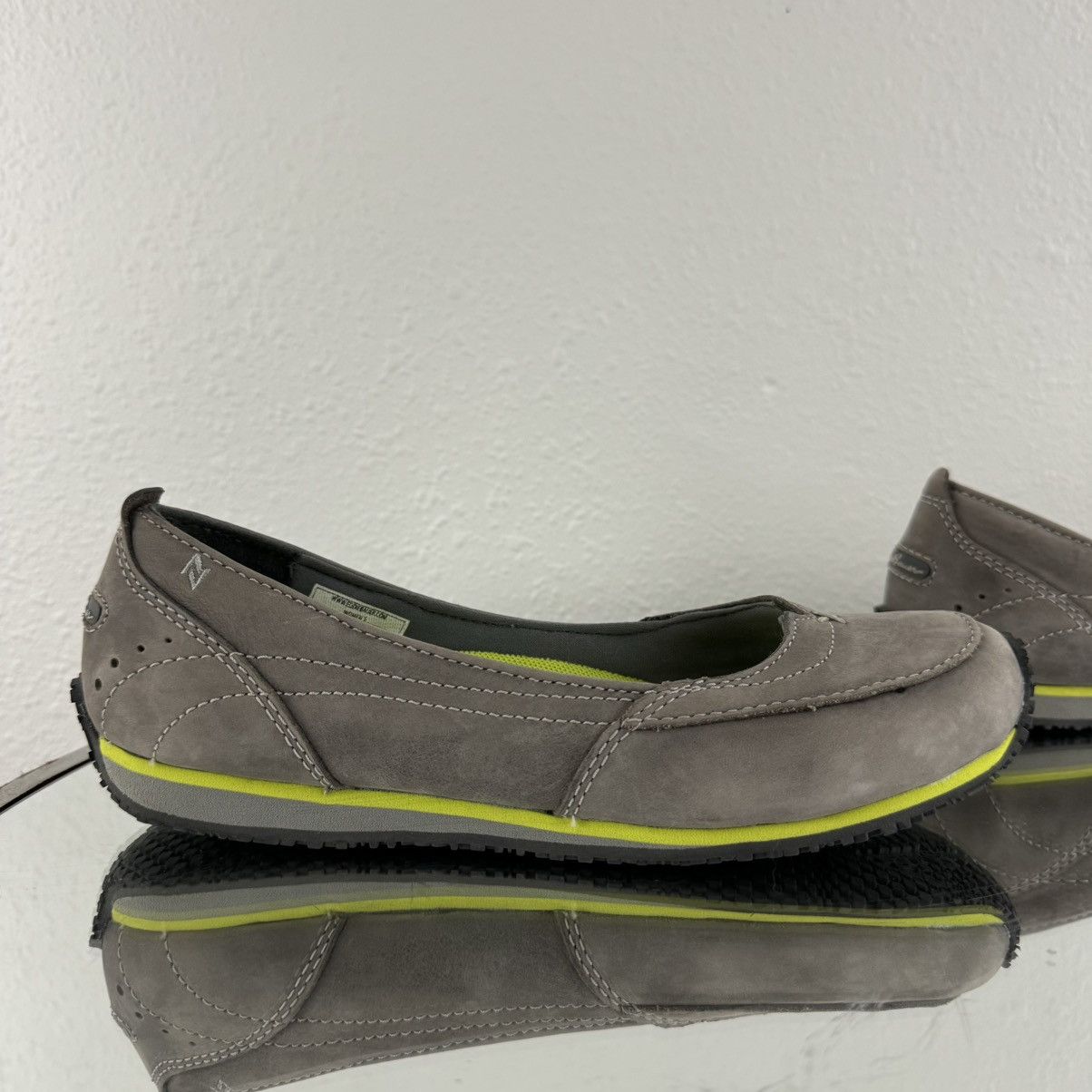 Eddie Bauer EDDIE BAUER Y2K Grey Neon Green Suede Sporty Slip On Flats Size US 7 / IT 37 - 6 Thumbnail