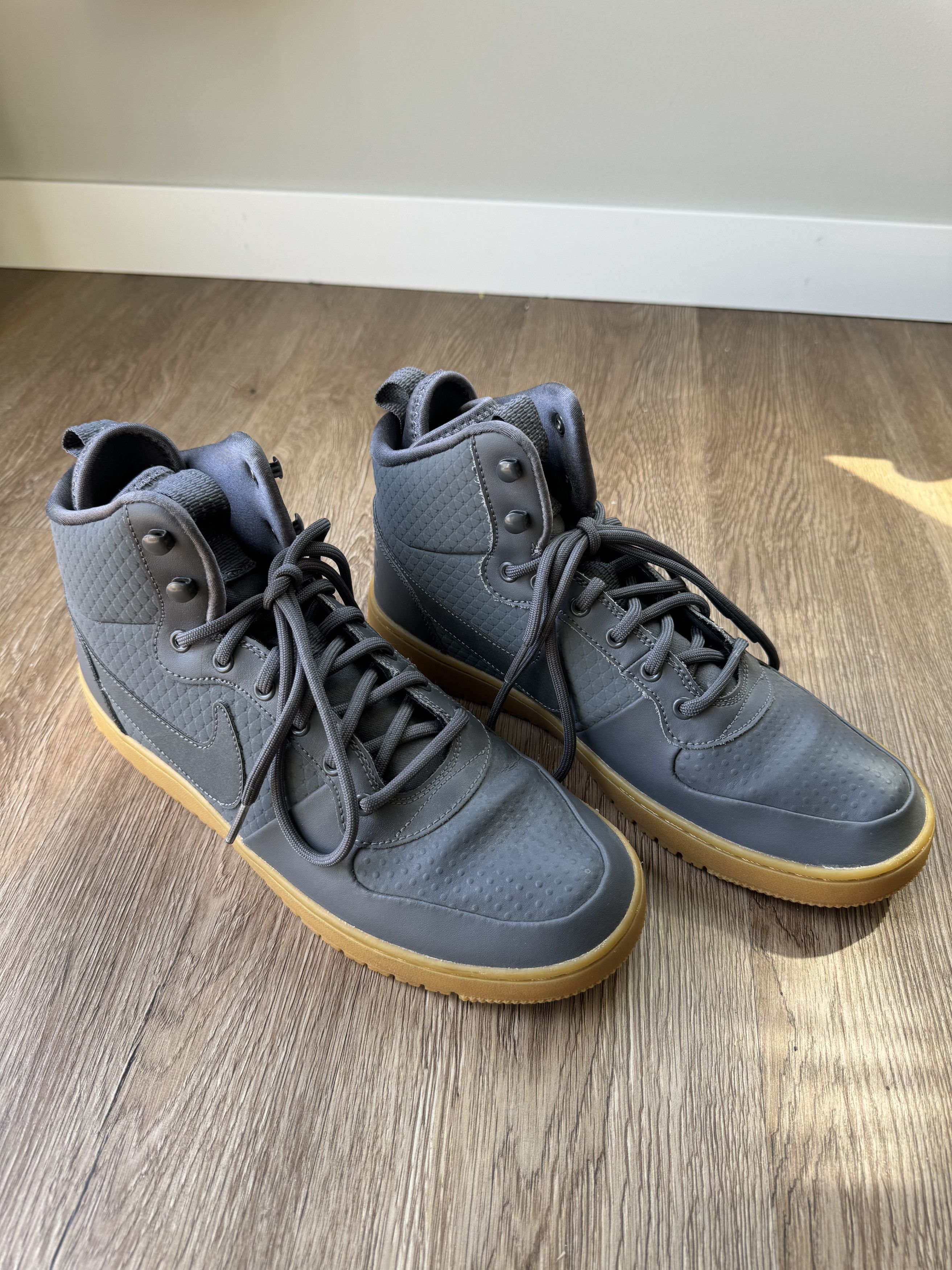Nike Nike Court Borough Mid Winter Size US 10 / EU 43 - 1 Thumbnail