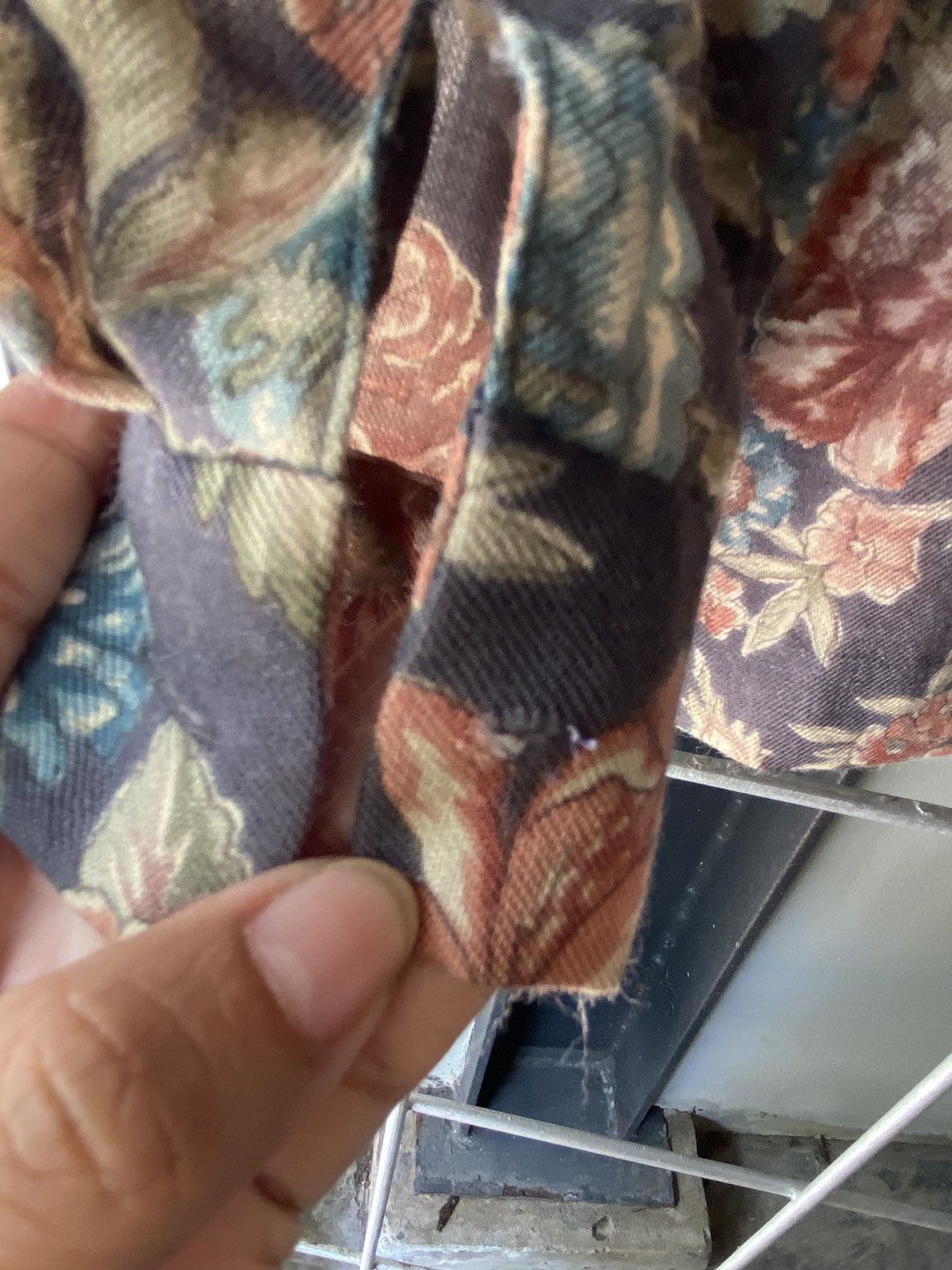 Burberry Burberrys Vintage Floral Button-Up Blouse in Charcoal Size XL / US 12-14 / IT 48-50 - 17 Thumbnail