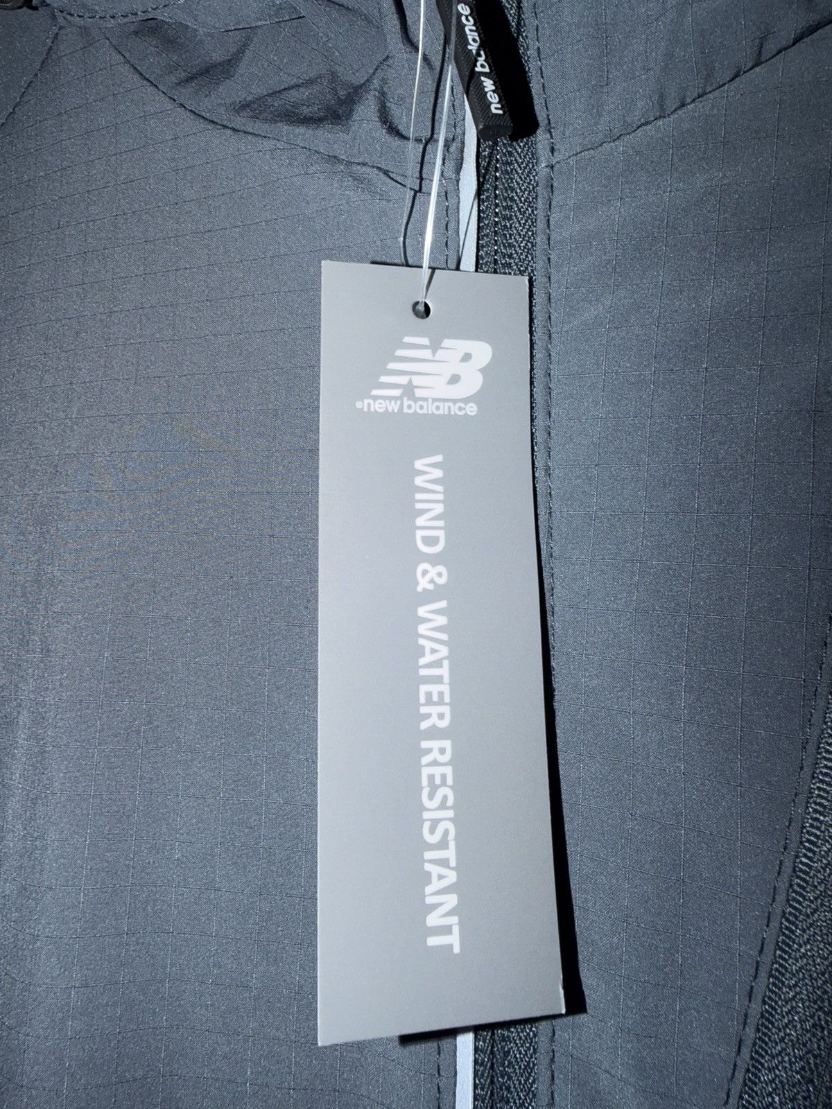 New Balance New balance light wind breaker brand new with tags SZ L Size US L / EU 52-54 / 3 - 3 Thumbnail
