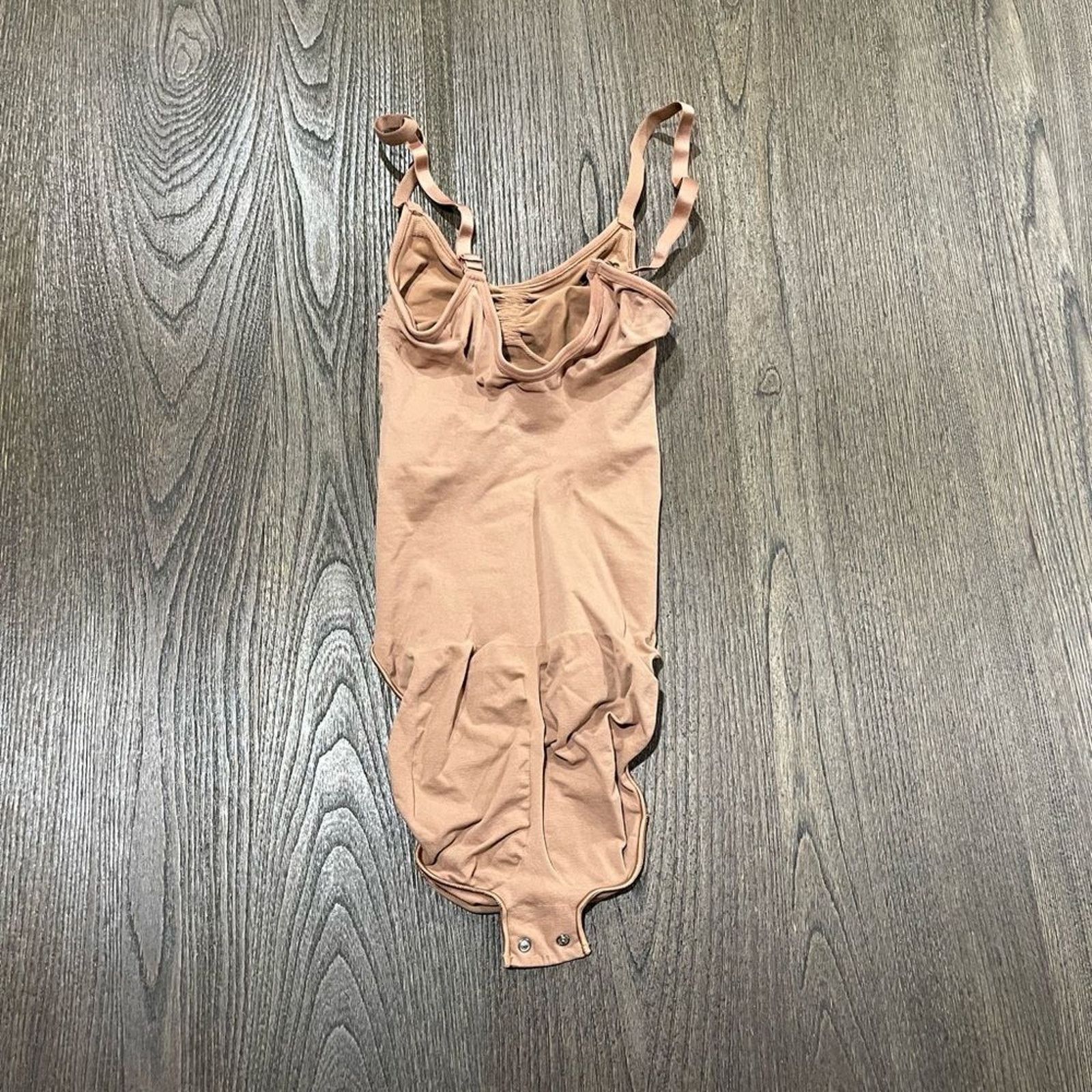 SKIMS NWOT Skims Sculpting Bodysuit - Size S/M Size ONE SIZE - 2 Thumbnail