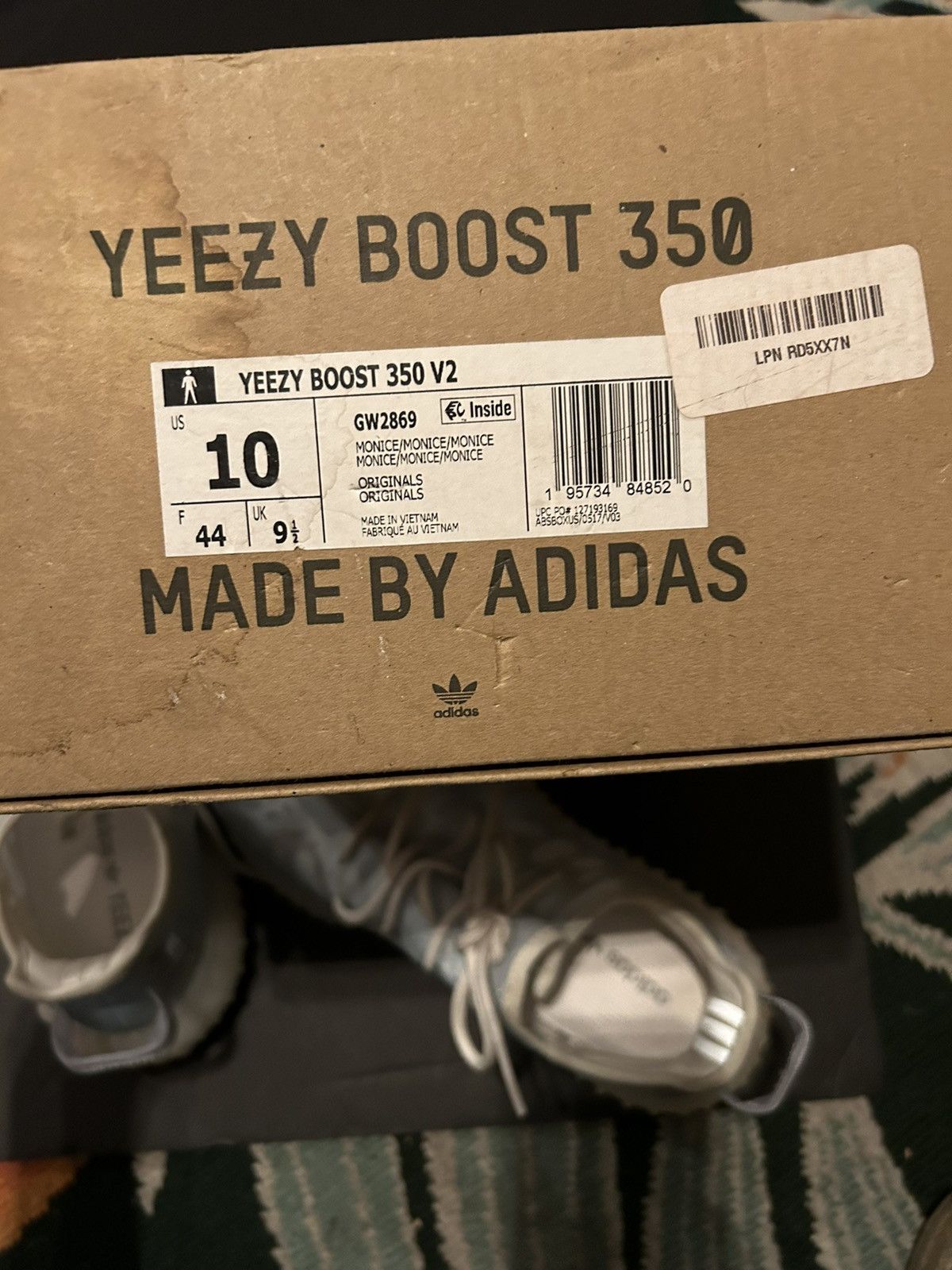 Adidas Adidas’ Yeezy boost 350 V2 GW2869 Size US 10 / EU 43 - 7 Thumbnail