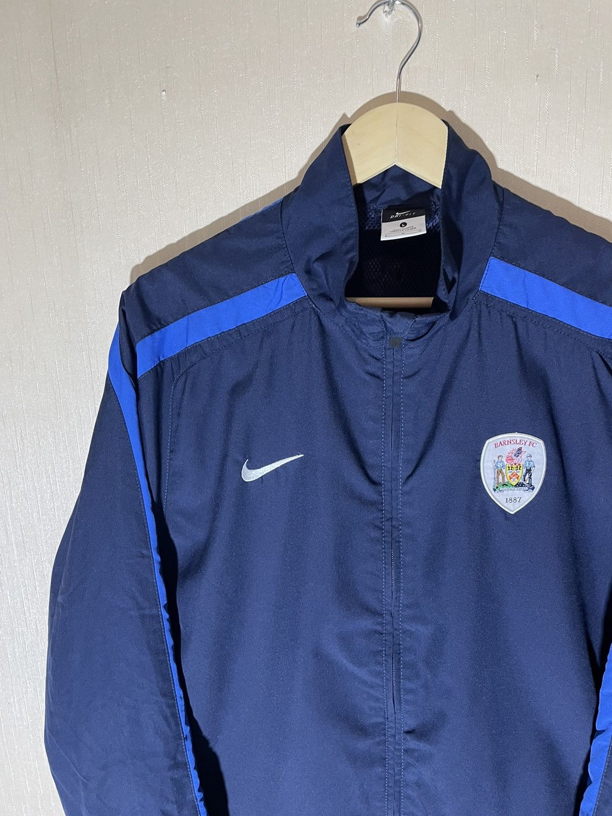 Nike Nike Barnsley light soccer jacket Size US L / EU 52-54 / 3 - 3 Thumbnail