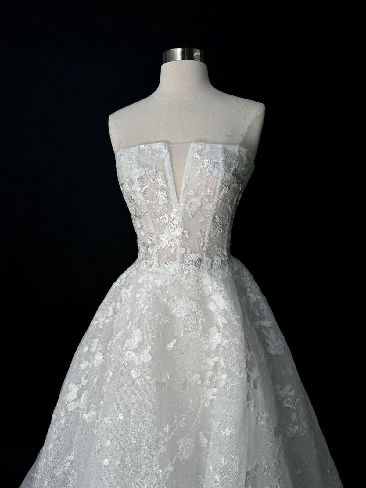 Other Preloved US 6 Anna Augusta Embroidery lace Bridal Gown Size M / US 6-8 / IT 42-44 - 3 Thumbnail