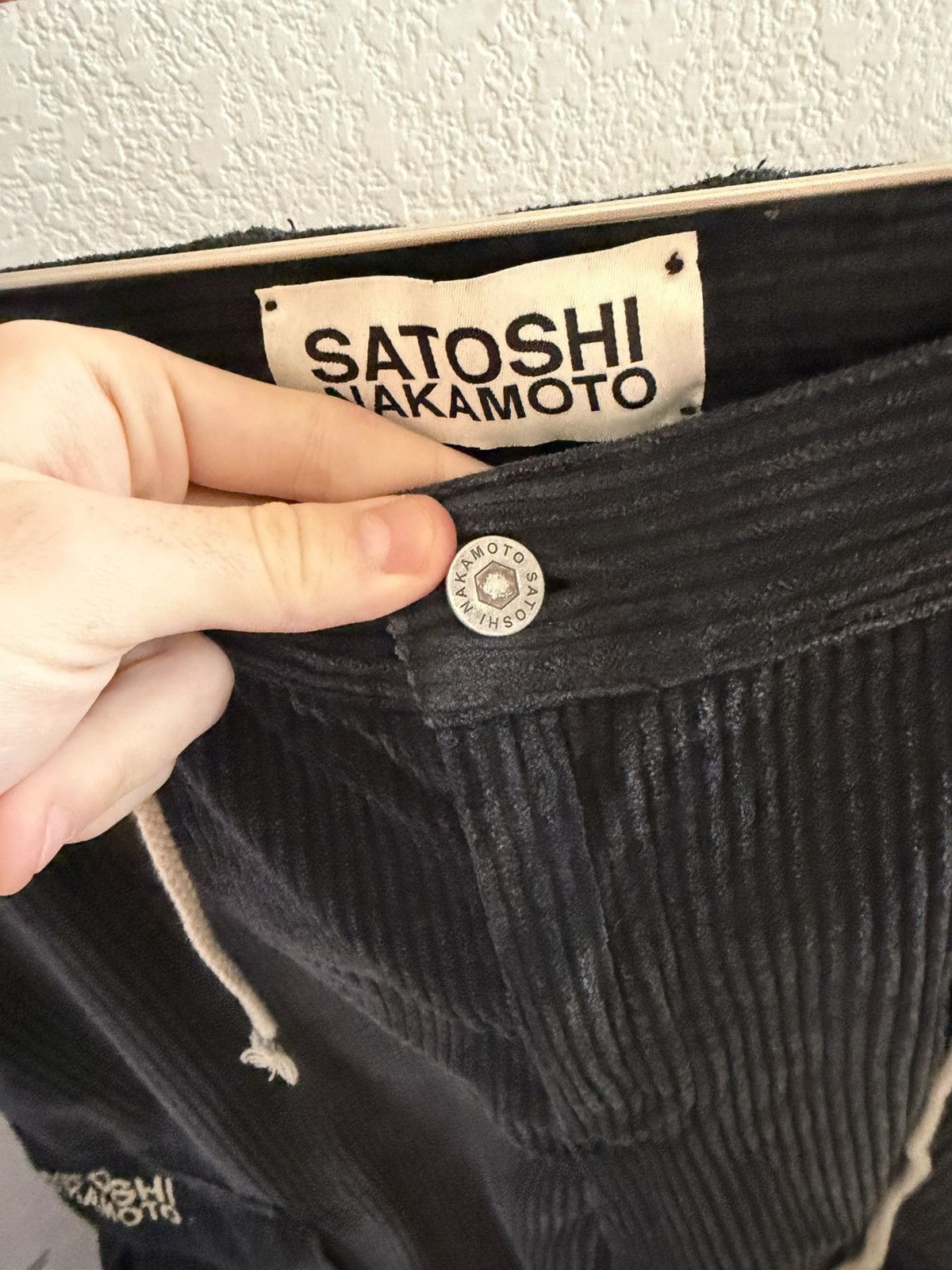 Satoshi Nakamoto Satoshi Nakamoto 3/4 Cargo Shorts Size US 40 / EU 56 - 2 Thumbnail