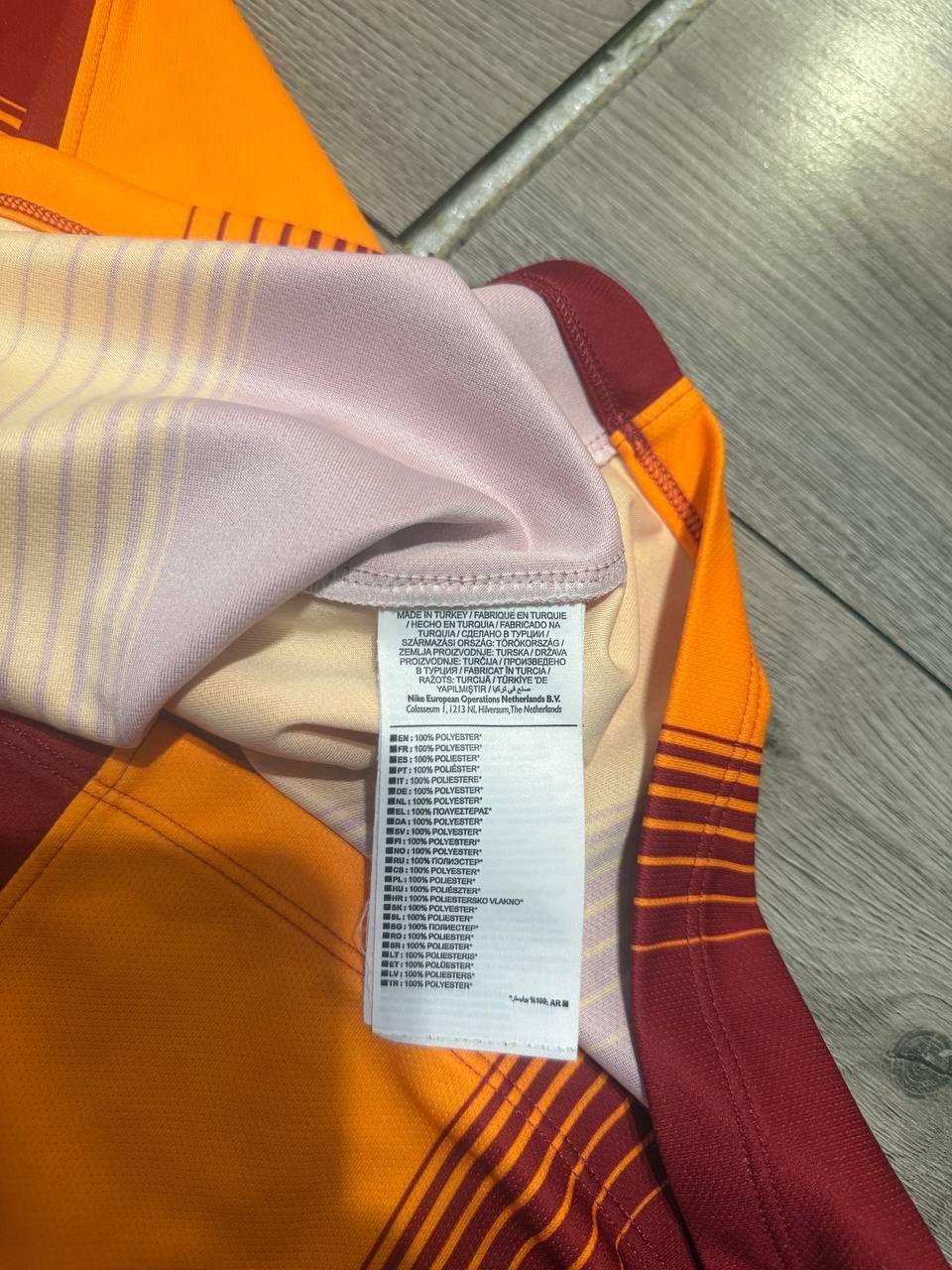 Nike GALATASARAY NIKE 2014/2015 FOOTBALL HOME JERSEY #10 SIZE M Size US M / EU 48-50 / 2 - 8 Thumbnail