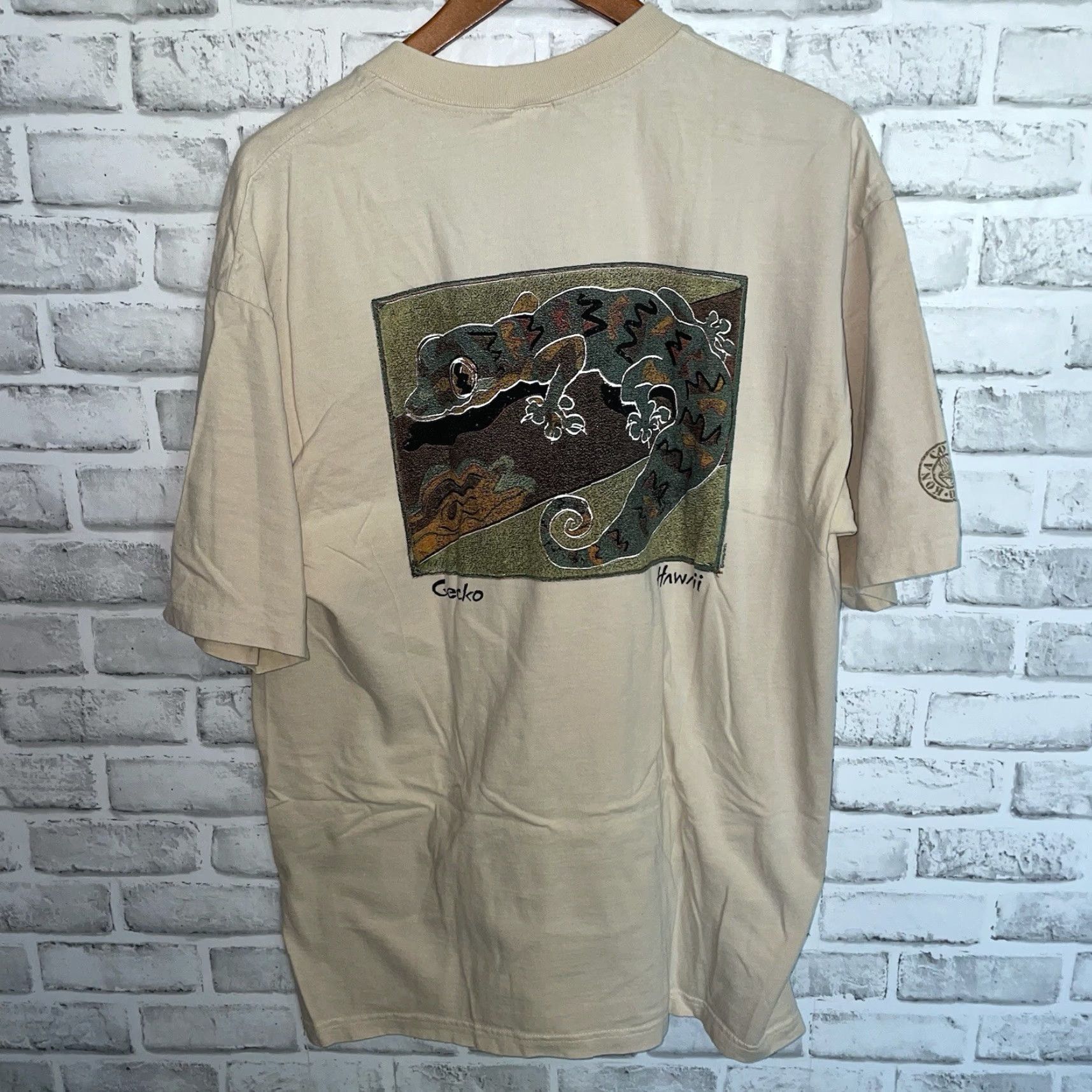 Vintage VINTAGE Crazy Shirts T-Shirt Beige Gecko Hawaii Graphic Mens XL USA SINGLE STITCH Size US XL / EU 56 / 4 - 5 Thumbnail