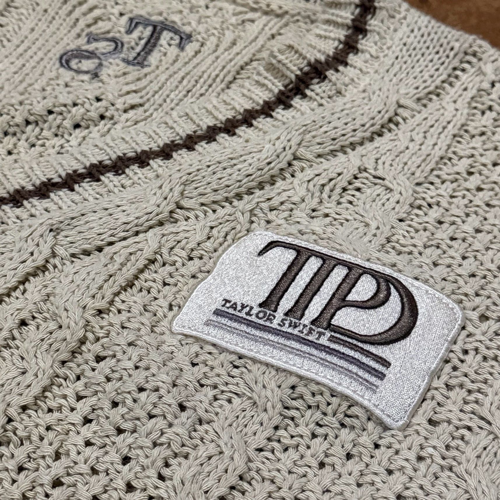 Vintage Taylor Swift Cardigan Folklore Patch XL 2XL Beige Women Knit V-Neck Long Sleeve Casual Vintage: No, Contemporary? Size XL / US 12-14 / IT 48-50 - 4 Thumbnail