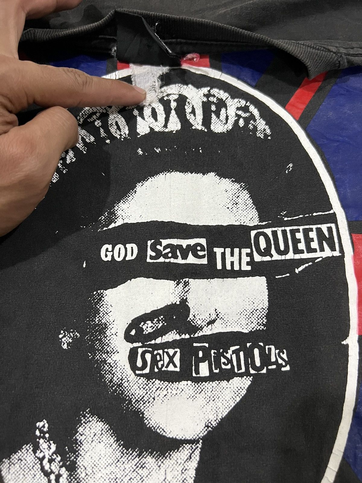 Band Tees × Vintage Vintage 2002 Sex Pistol God Save Queen Single Stitch Shirt Size US L / EU 52-54 / 3 - 7 Thumbnail