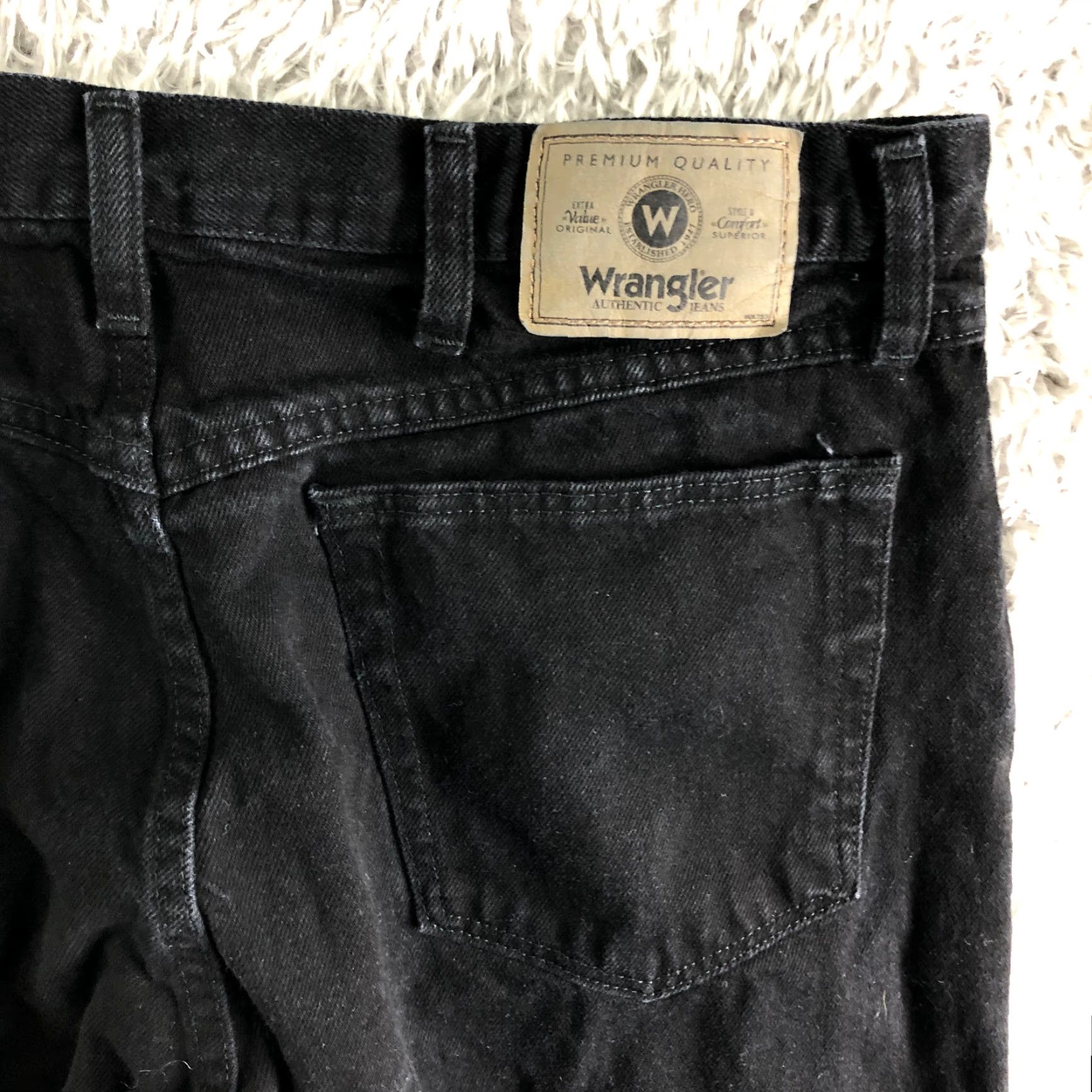 Wrangler Wrangler Mens Size 36x32 Jeans Dark Wash Black Denim Straight Leg Mid Rise Premium Wool? (No) Size US 36 / EU 52 - 6 Thumbnail
