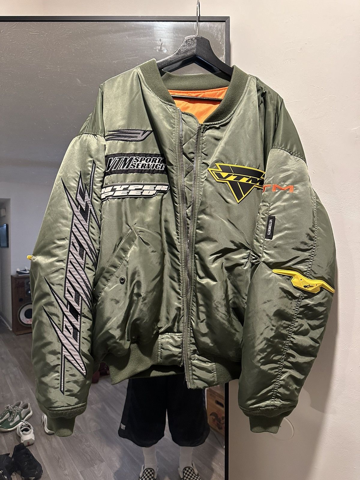 かものはし★VETEMENTS RACING LOGO BOMBER pixelcut_15_b927dd3b-fb21-4977