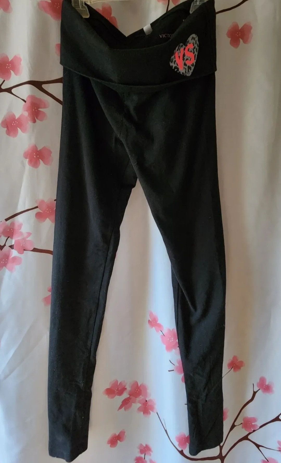 Victoria's Secret Victoria's Secret Yoga Heart Leopard VS Leggings XS Short Size 30" / US 8 / IT 44 - 1 Thumbnail