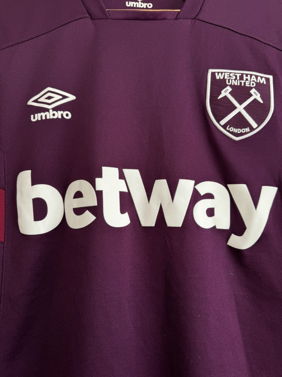 Umbro West Ham United Soccer Jersey Football Kit Shirt Size US S / EU 44-46 / 1 - 5 Thumbnail