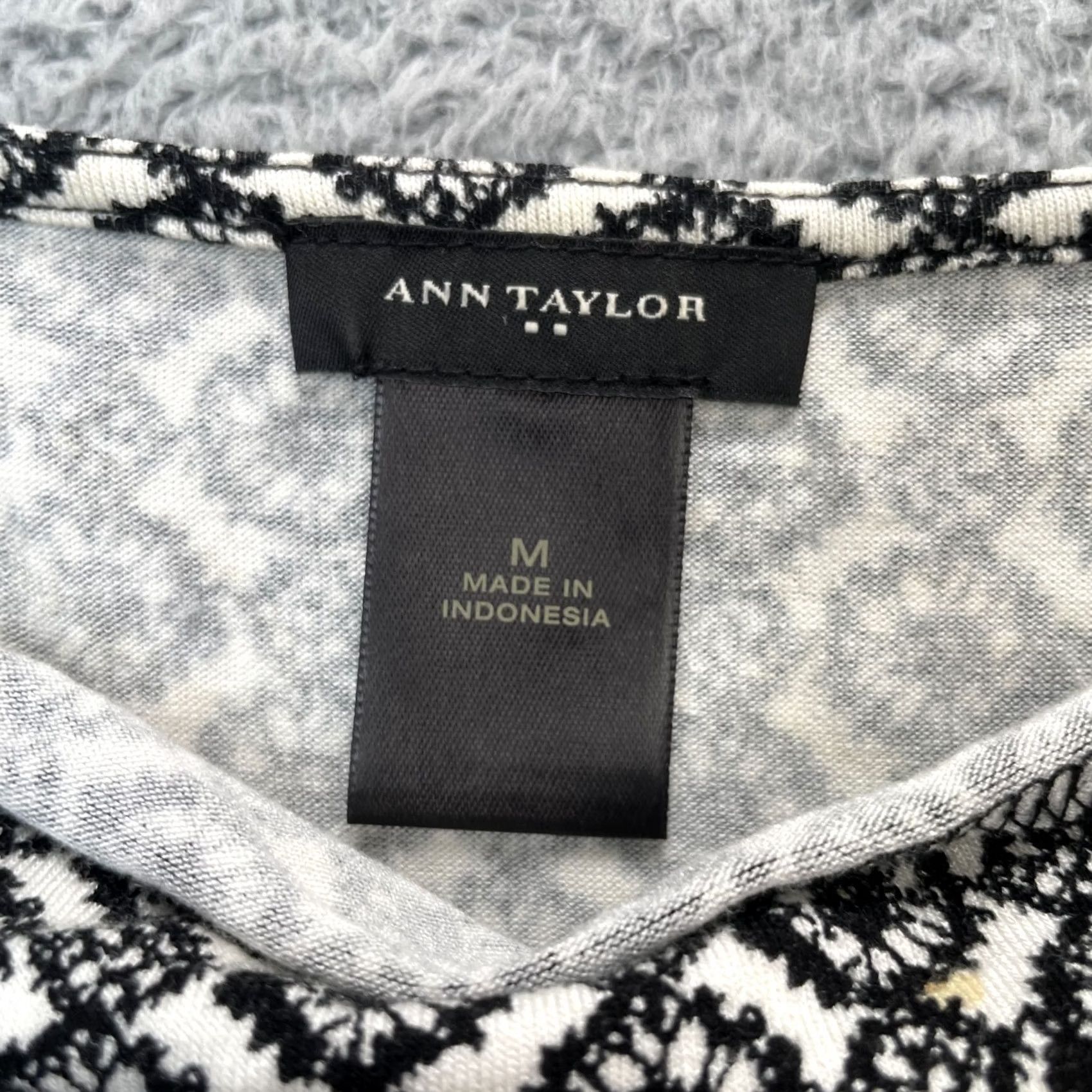 Ann Taylor Ann Taylor Blouse Womens M Black Geometric Sleeveless Boat Neck Rounded Hem Shirt Womens Medium Black Geometric Sleeveless Boat Neck Rounded Hem Size M / US 6-8 / IT 42-44 - 6 Thumbnail