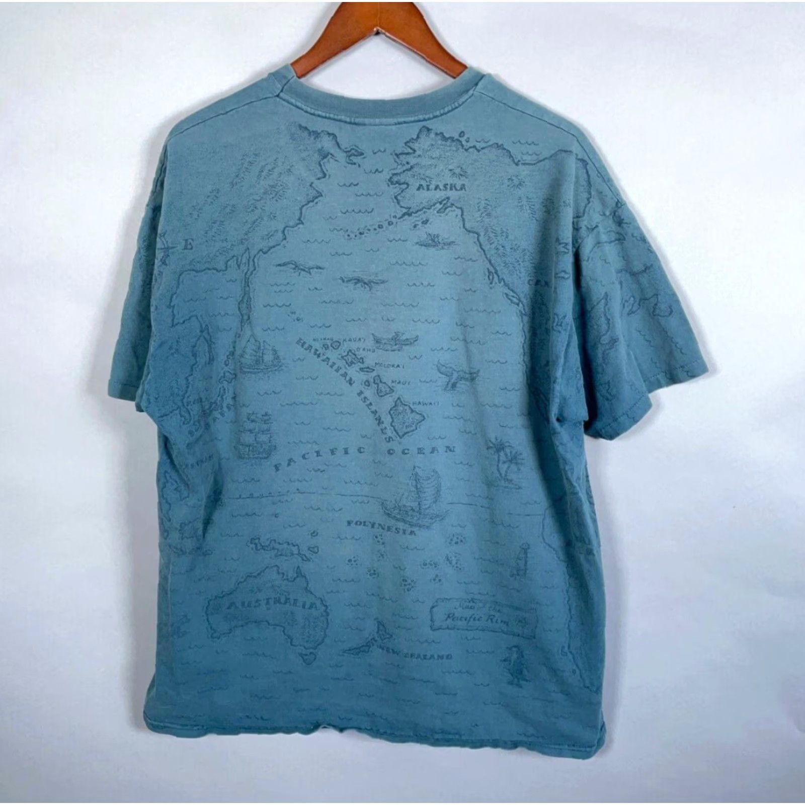 Hanes VINTAGE Hanes T-Shirt Maui Humpback Whale Map Graphic Short Sleeve Adult XL Blue 90s Nautical Animals Mens Size US XL / EU 56 / 4 - 2 Thumbnail