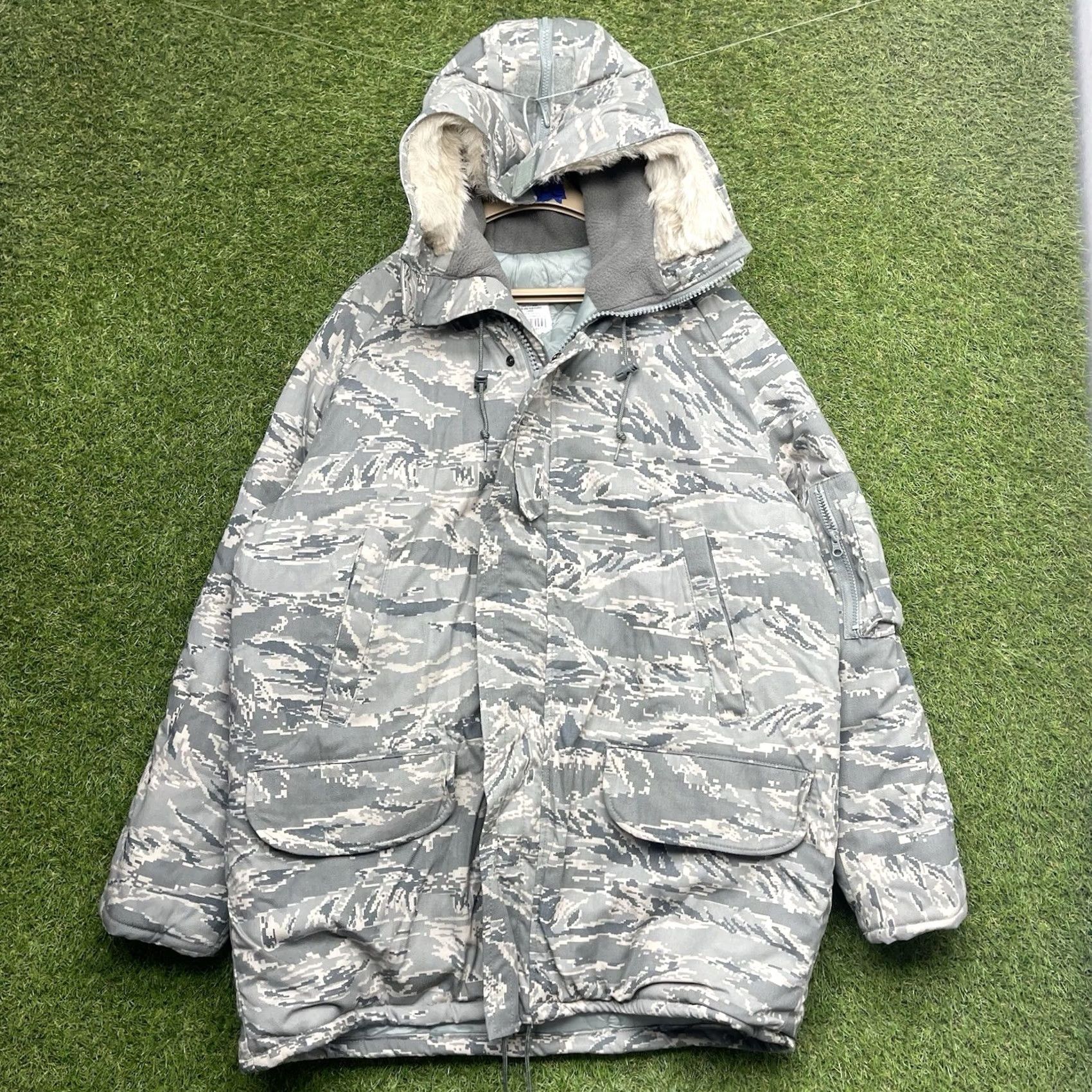 Vintage Dakota Outerwear Parka Jacket Mens Large N3B Military USA Camouflage Hooded Full Zip Pockets NF Fur Trim Nylon Shell 4308 ABU N3B Size US L / EU 52-54 / 3 - 3 Thumbnail
