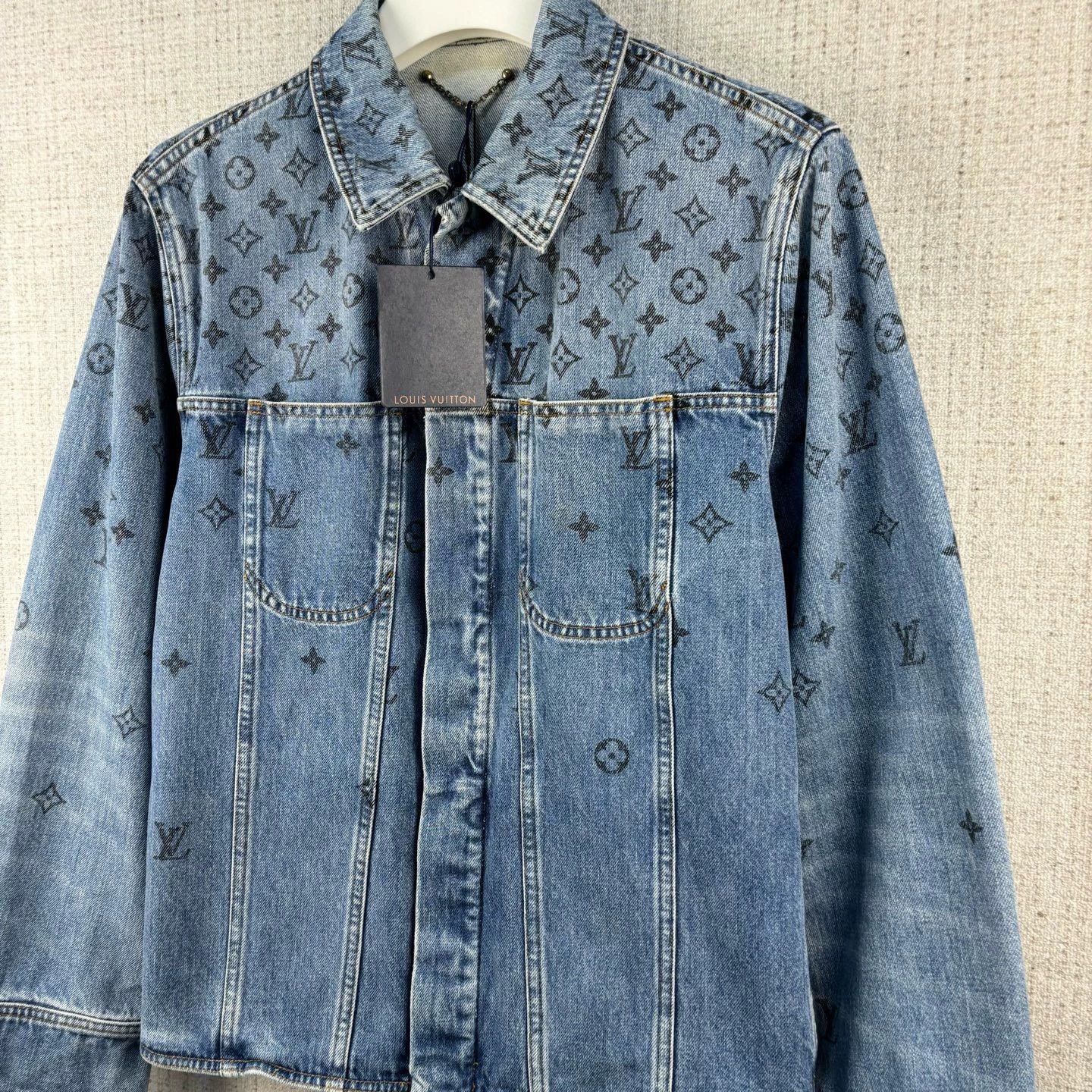 Louis Vuitton Brand new, unused Louis Vuitton size 52 logo denim jacket Size US L / EU 52-54 / 3 - 3 Thumbnail