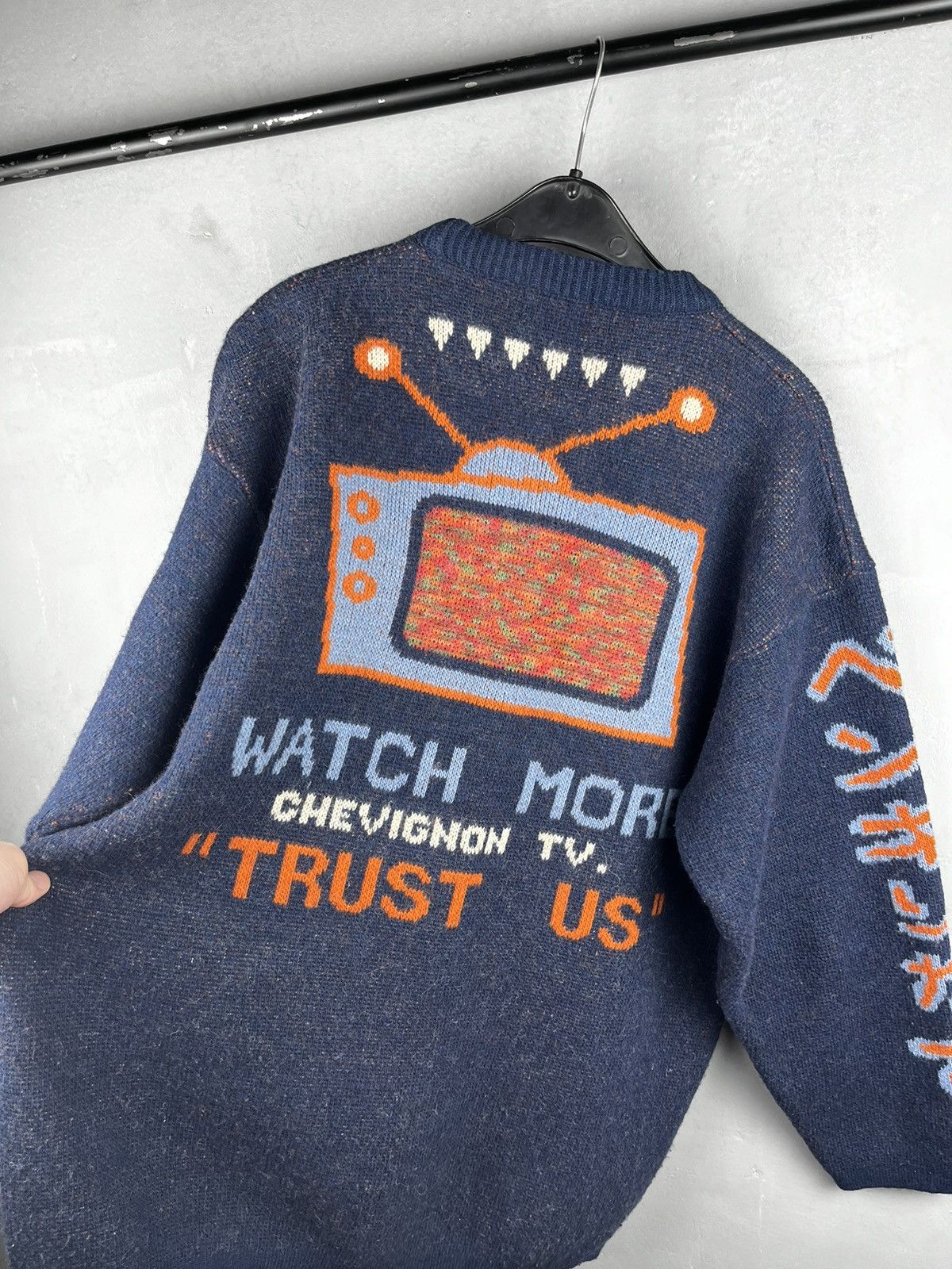 CHEVIGNON TV Art KNITWEAR sweater