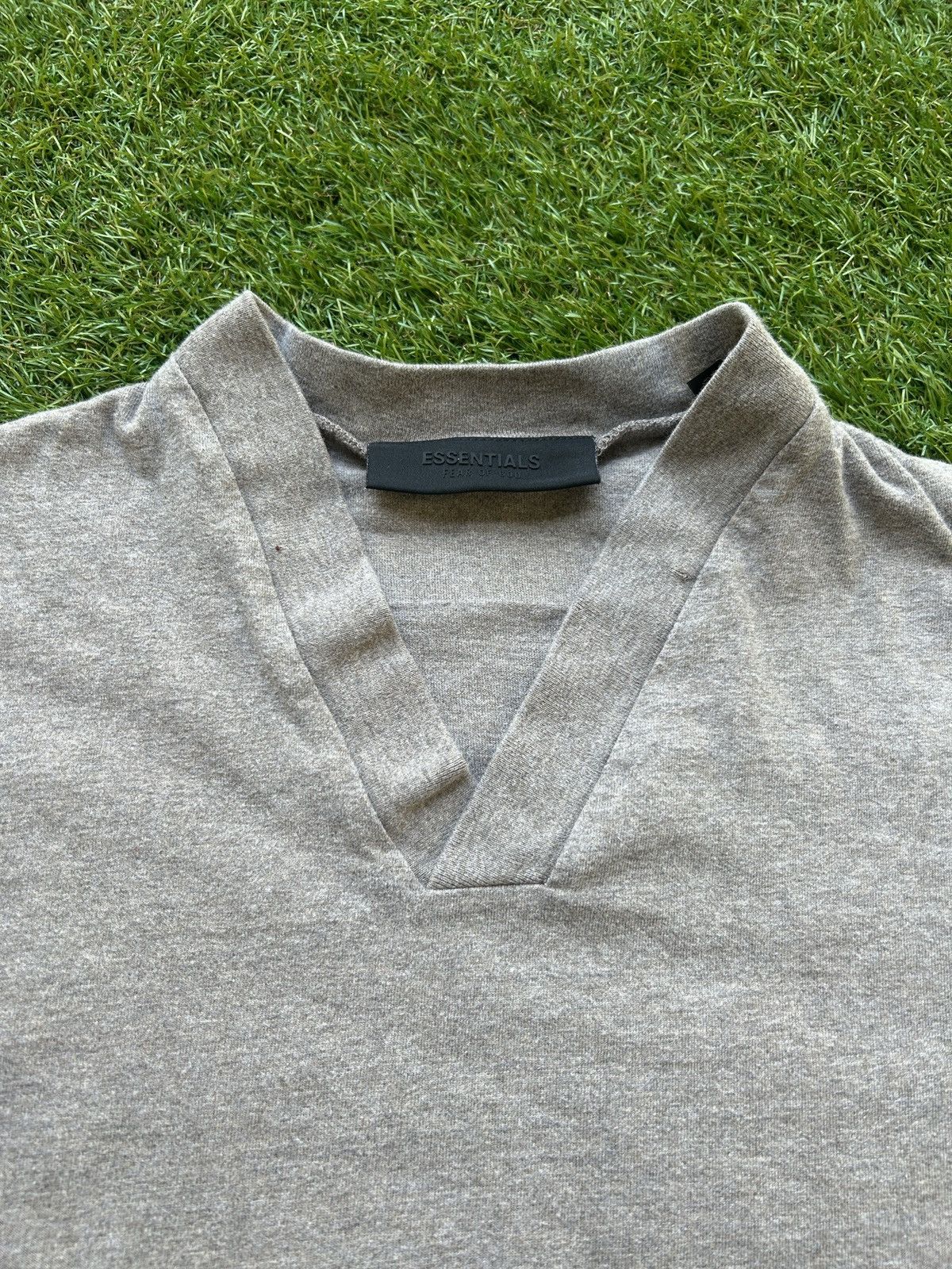 Essentials Fear of God Essentials V-Neck Boxy T-Shirt Size US S / EU 44-46 / 1 - 3 Thumbnail