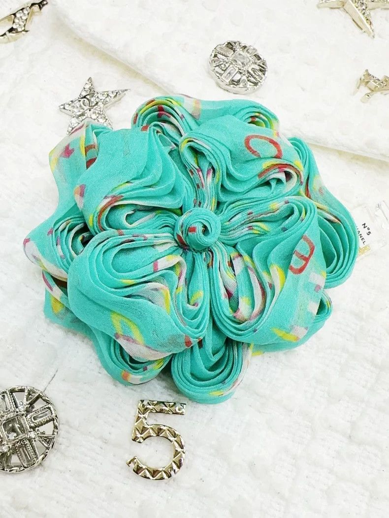 Chanel Chanel 19P green camellia brooch Size ONE SIZE - 1 Thumbnail