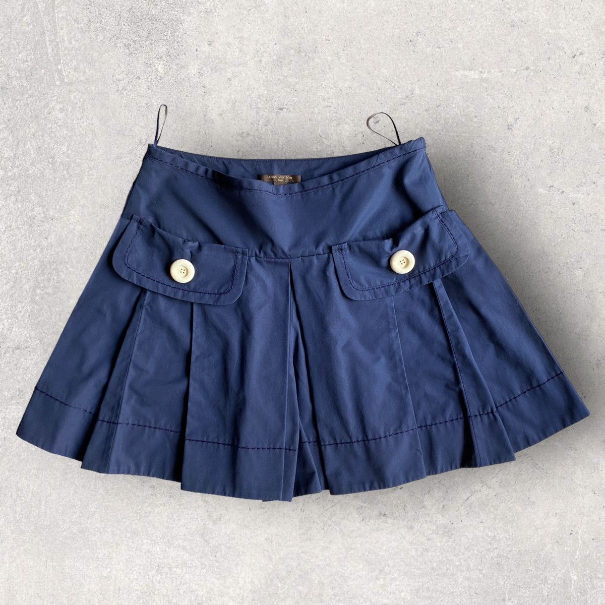 image of Louis Vuitton Resort 2012 Pleated Shorts in Navy, Women's (Size 26)