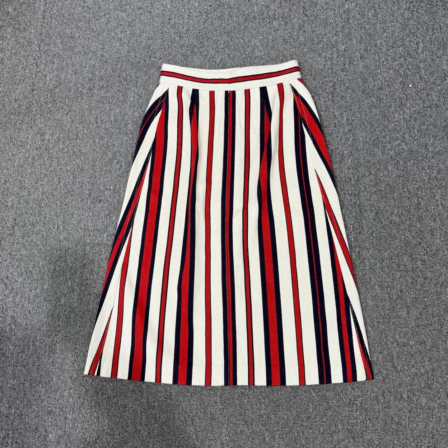 Gucci Gucci striped gold buckle denim skirt 42 99 new Size 28" / US 6 / IT 42 - 2 Thumbnail