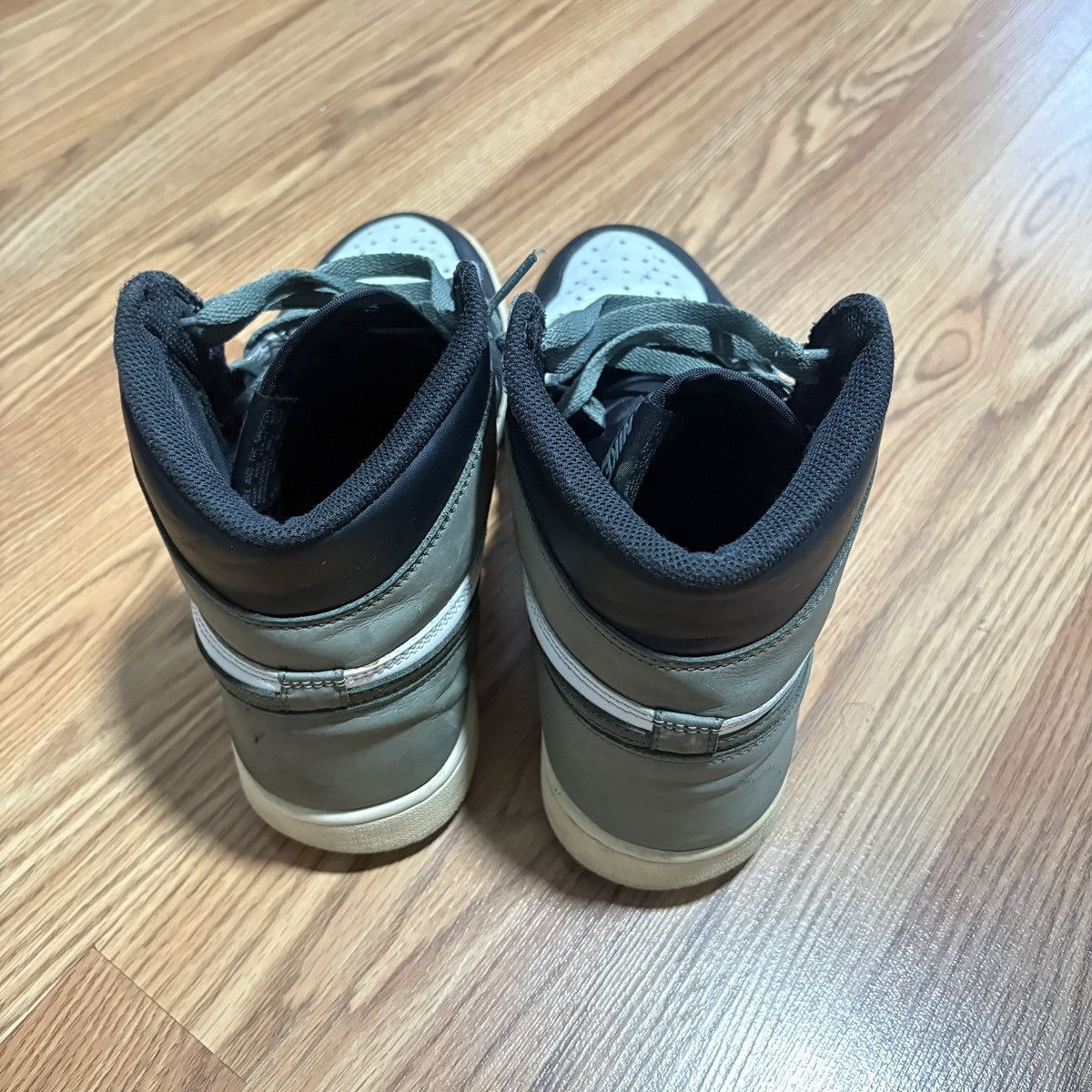 Jordan Brand Jordan 1 Retro High Clay Green Size US 10 / EU 43 - 2 Thumbnail
