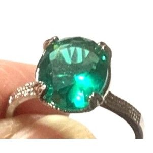 Other Green Faux Emerald Oval Cut Silver-tone Solitaire Prong Set Size ONE SIZE - 7 Thumbnail