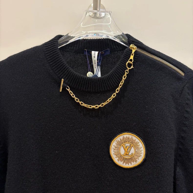 Louis Vuitton Louis Vuitton Cashmere 24ss Black Chain Badge Sweater Size US L / EU 52-54 / 3 - 3 Thumbnail