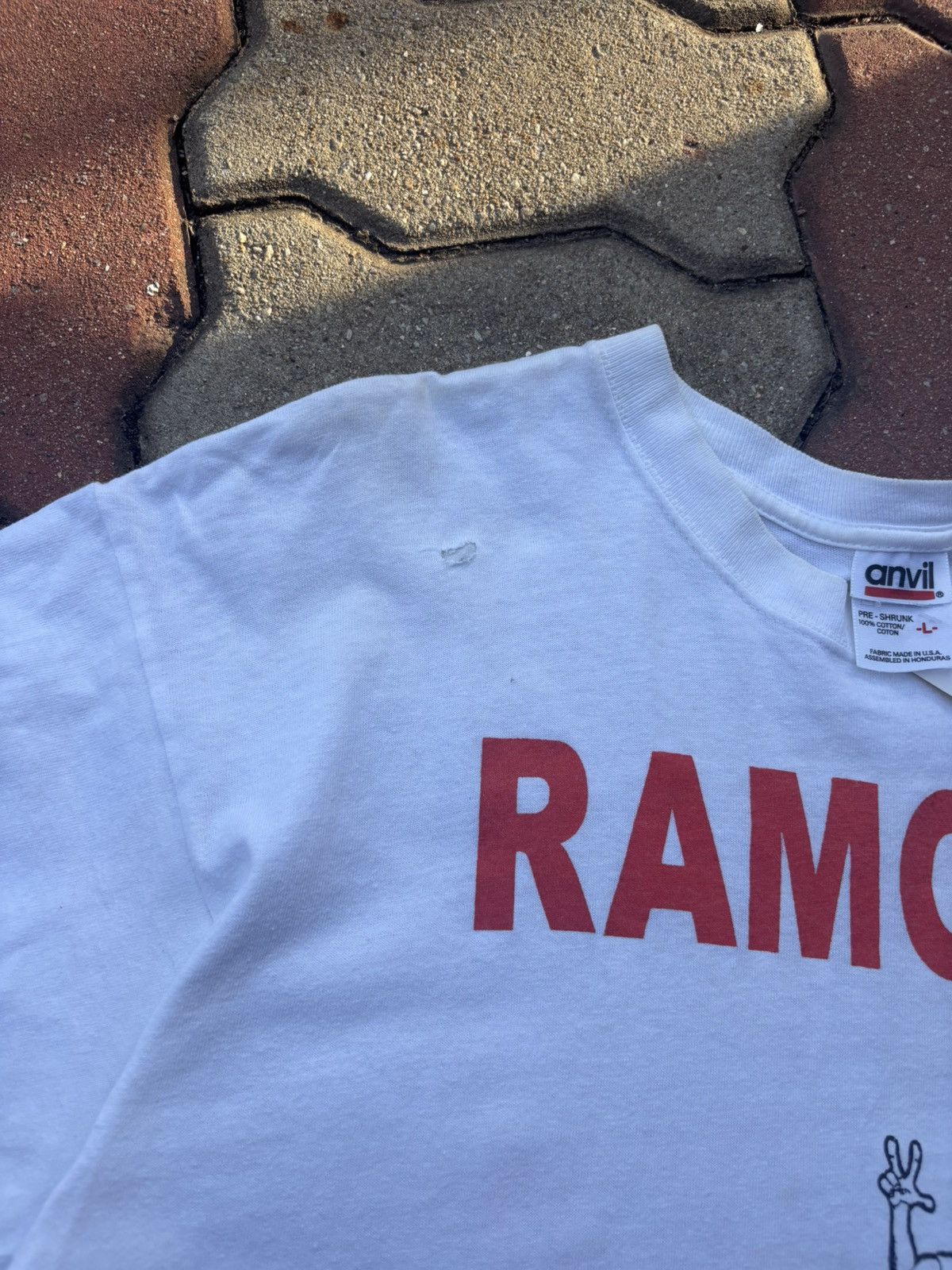 Band Tees Vintage Ramones Gabba Gabba Hey Tshirt Size US L / EU 52-54 / 3 - 6 Thumbnail