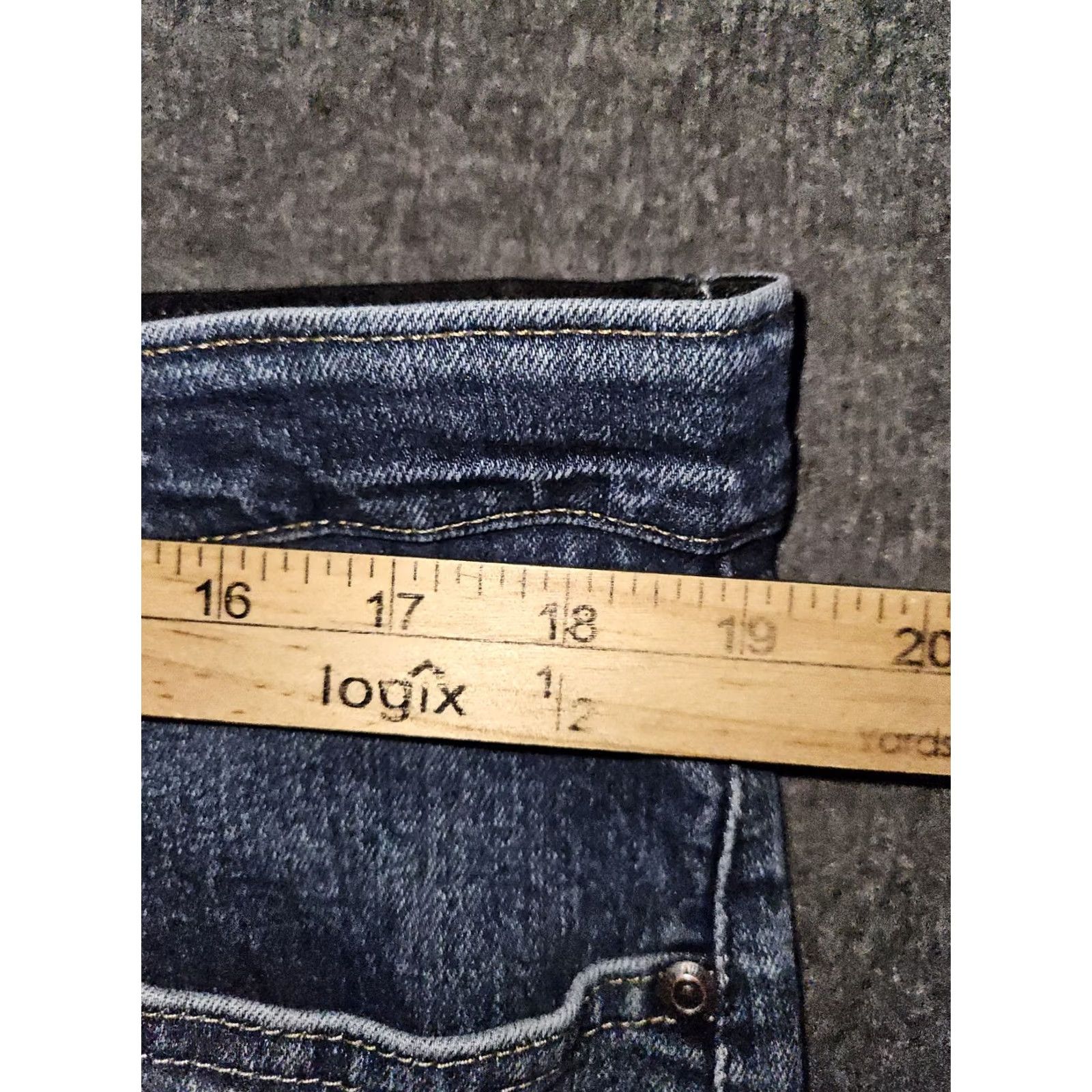 Wrangler Wrangler Jeans Men 38x30 Straight Leg High Rise Dark Blue Denim Workwear Wrangler USA Pockets Comfort Easy Care Regular Inseam 29" 38x30 Size US 38 / EU 54 - 3 Thumbnail
