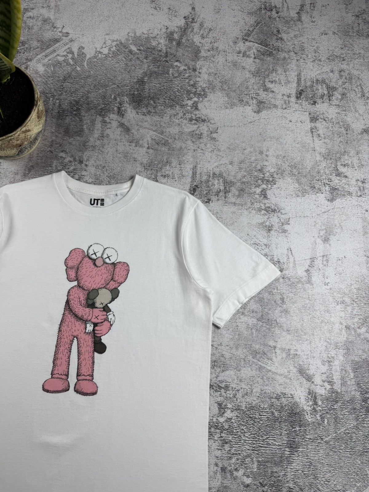 Kaws × Uniqlo KAWS X UNIQLO Pink BFF Tee Designer Cotton Jersey T Shirt Size US S / EU 44-46 / 1 - 6 Thumbnail