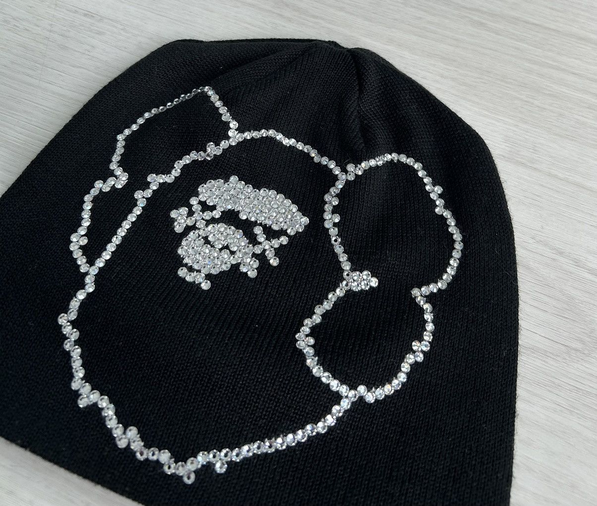 Bape × Kaws VERY RARE OG 2006 A BATHING APE X KAWS SWARVOSKI BEANIE Size ONE SIZE - 2 Thumbnail