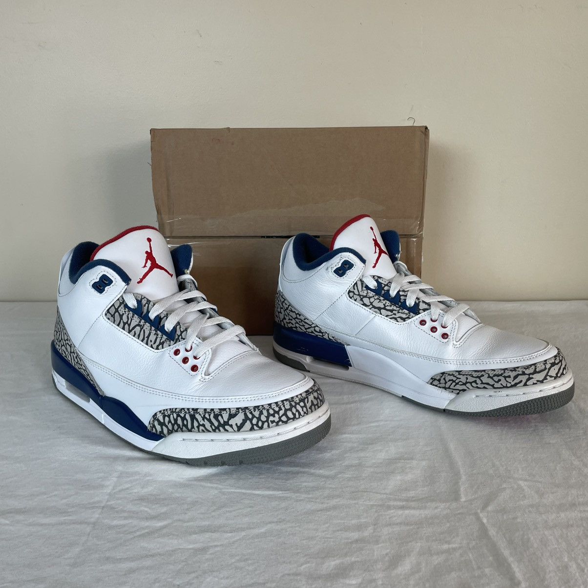Jordan Brand × Nike Nike Air Jordan 3 Retro OG True Blue Mens US 11 854262-106 Size US 11 / EU 44 - 4 Thumbnail