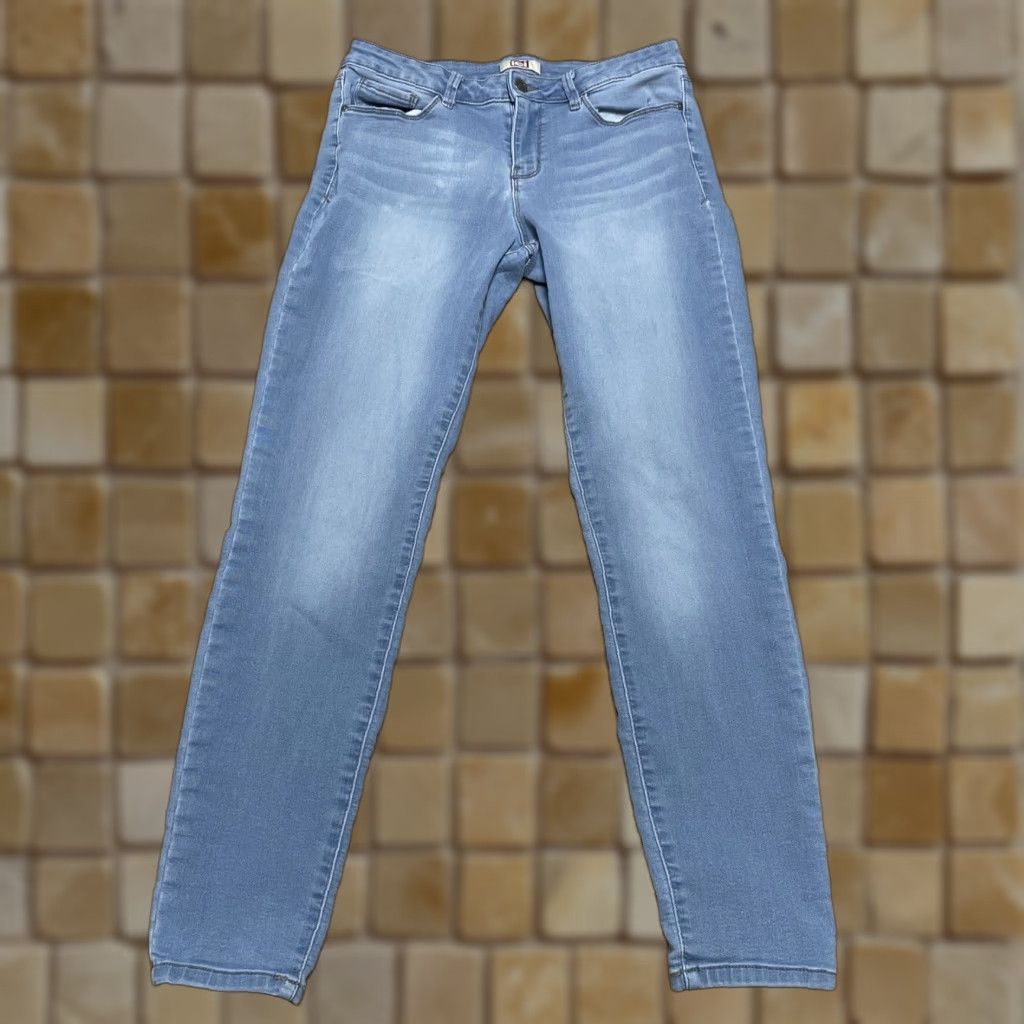 Vintage VINTAGE LEI Jeans Regular Straight Leg Light Wash Size 13 Junior Womens Blue Size 34" / US 12 / IT 48 - 1 Thumbnail