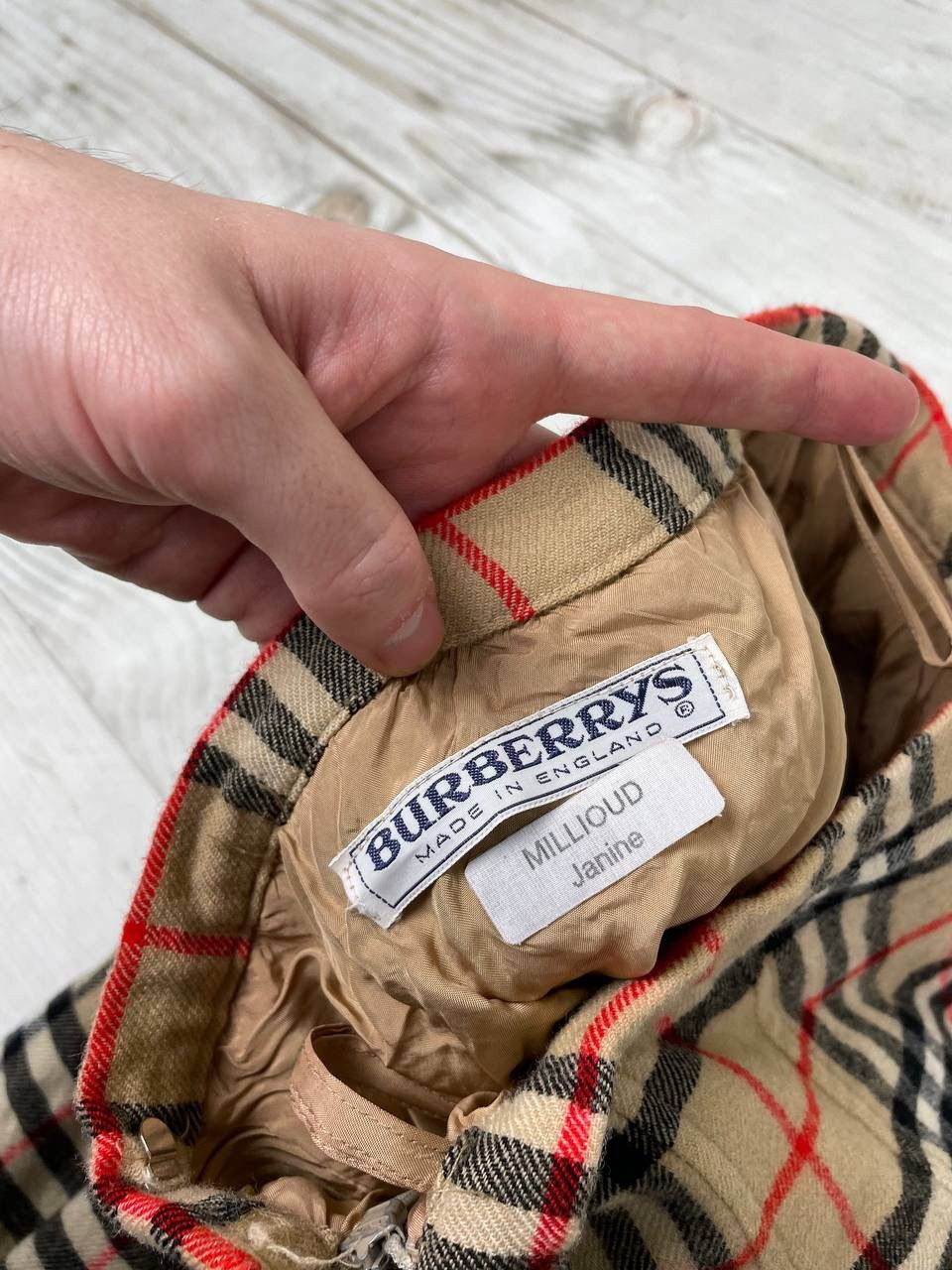 Burberry Vintage Burberrys Nova Check Skirt Wool Size 12 Ex. Long Size 30" / US 8 / IT 44 - 4 Thumbnail