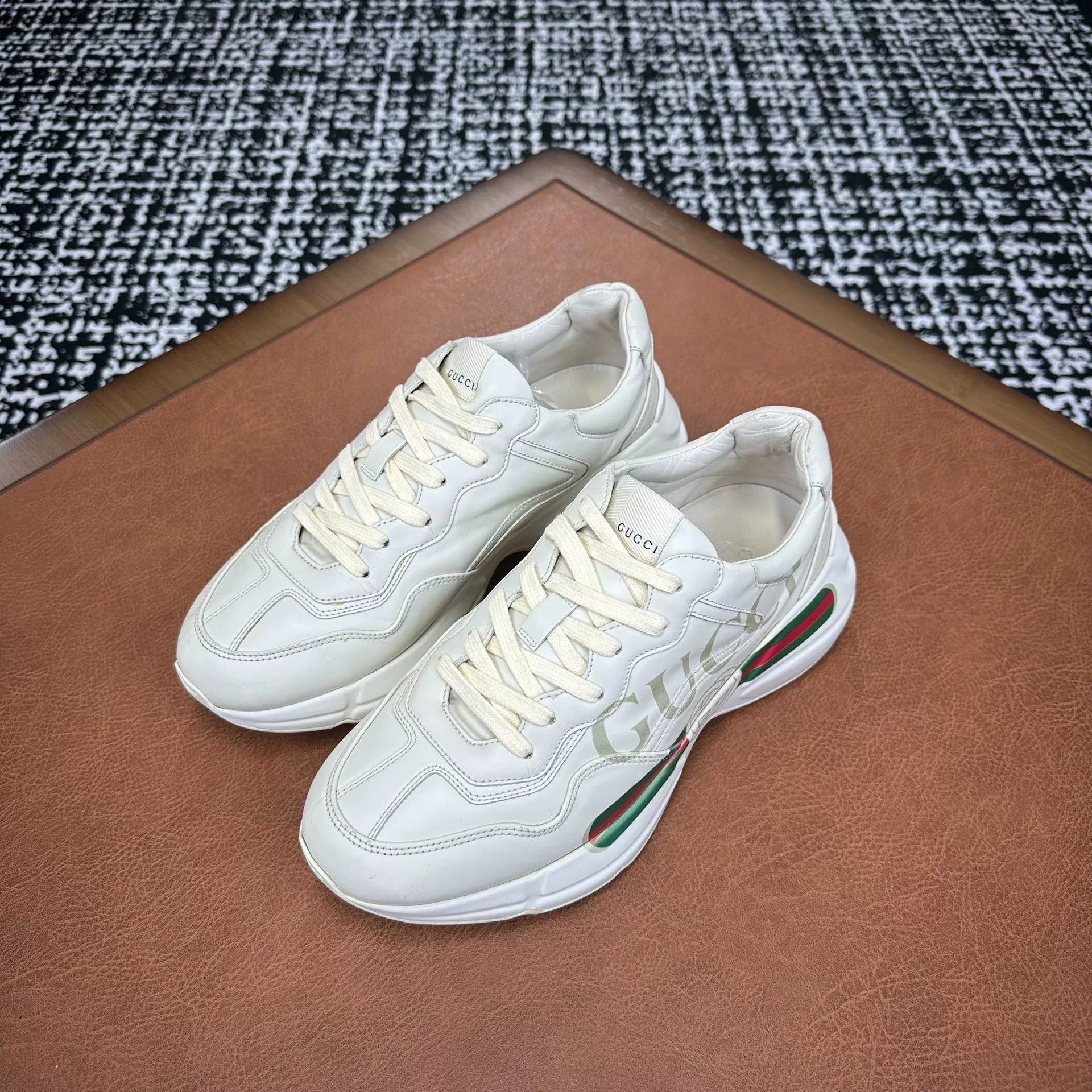 Gucci Gucci Printed Lowtop Sneakers 8 Men Size US 8 / EU 41 - 1 Thumbnail