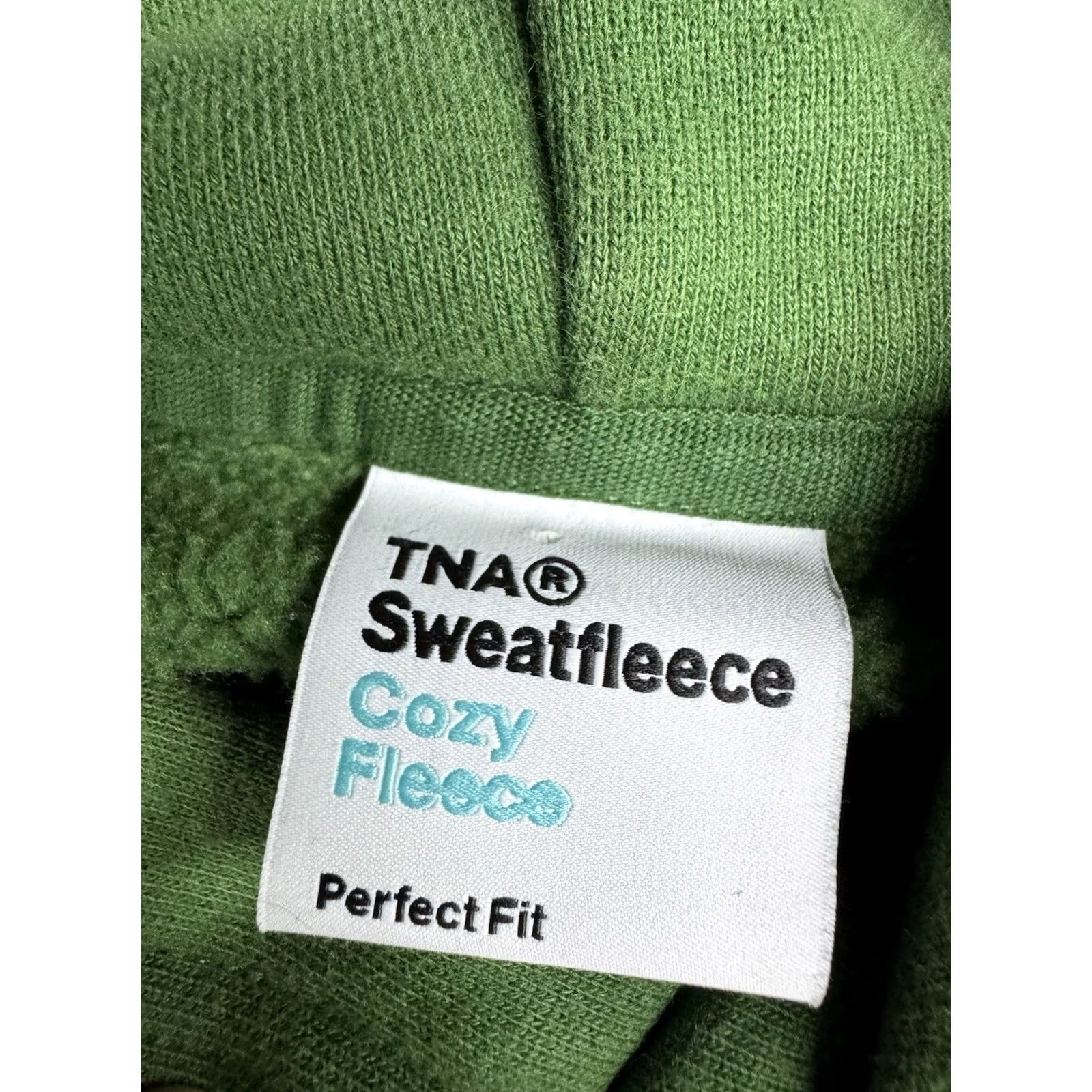 TNA VINTAGE? No. TNA Hoodie Womens M Green Sweatfleece Cozy Fleece Pullover Logo Embroidered Pockets Hooded Crew Neck Size M / US 6-8 / IT 42-44 - 2 Thumbnail